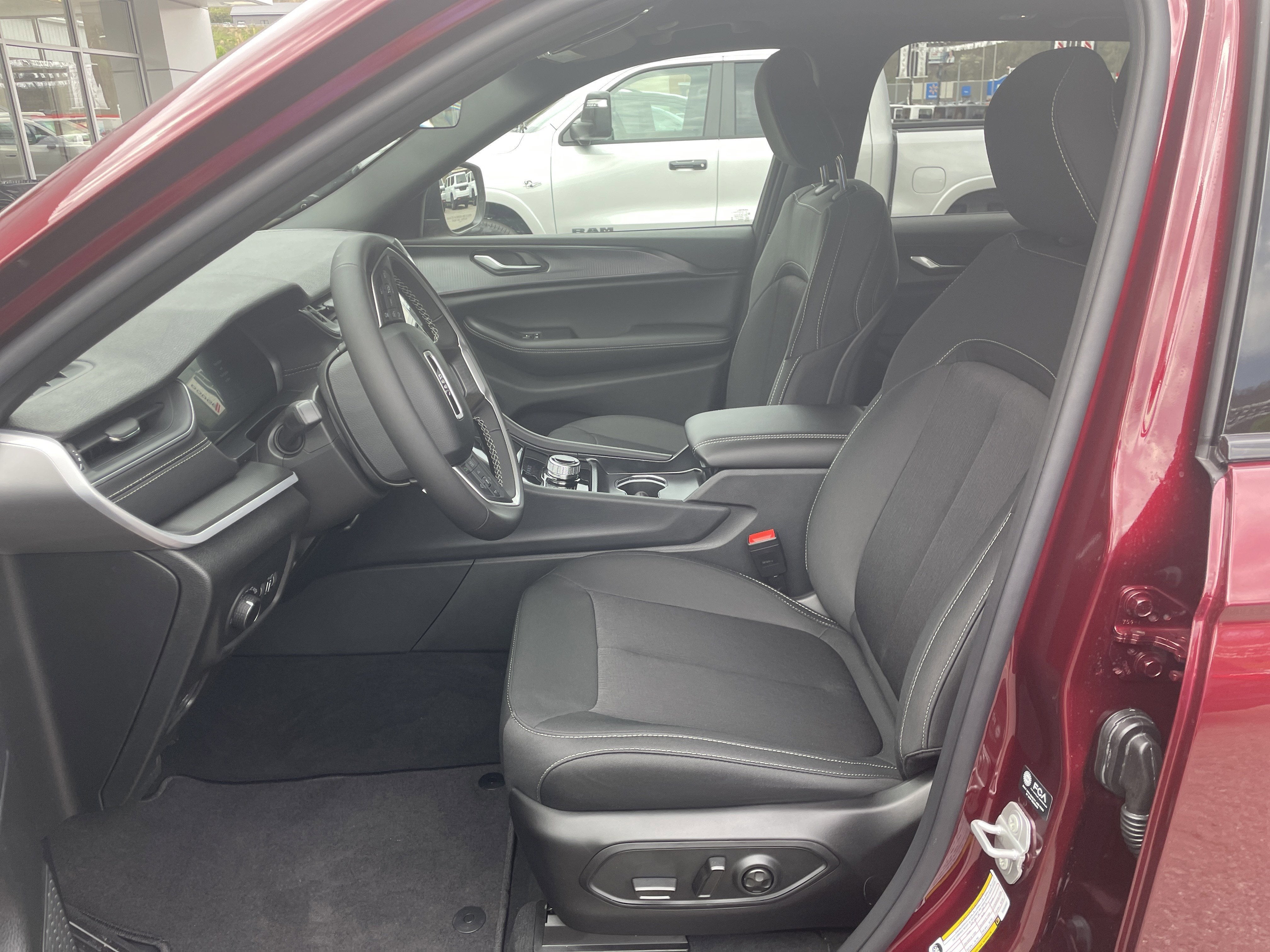 2026 Jeep Grand Cherokee GRAND CHEROKEE LAREDO X 4X4