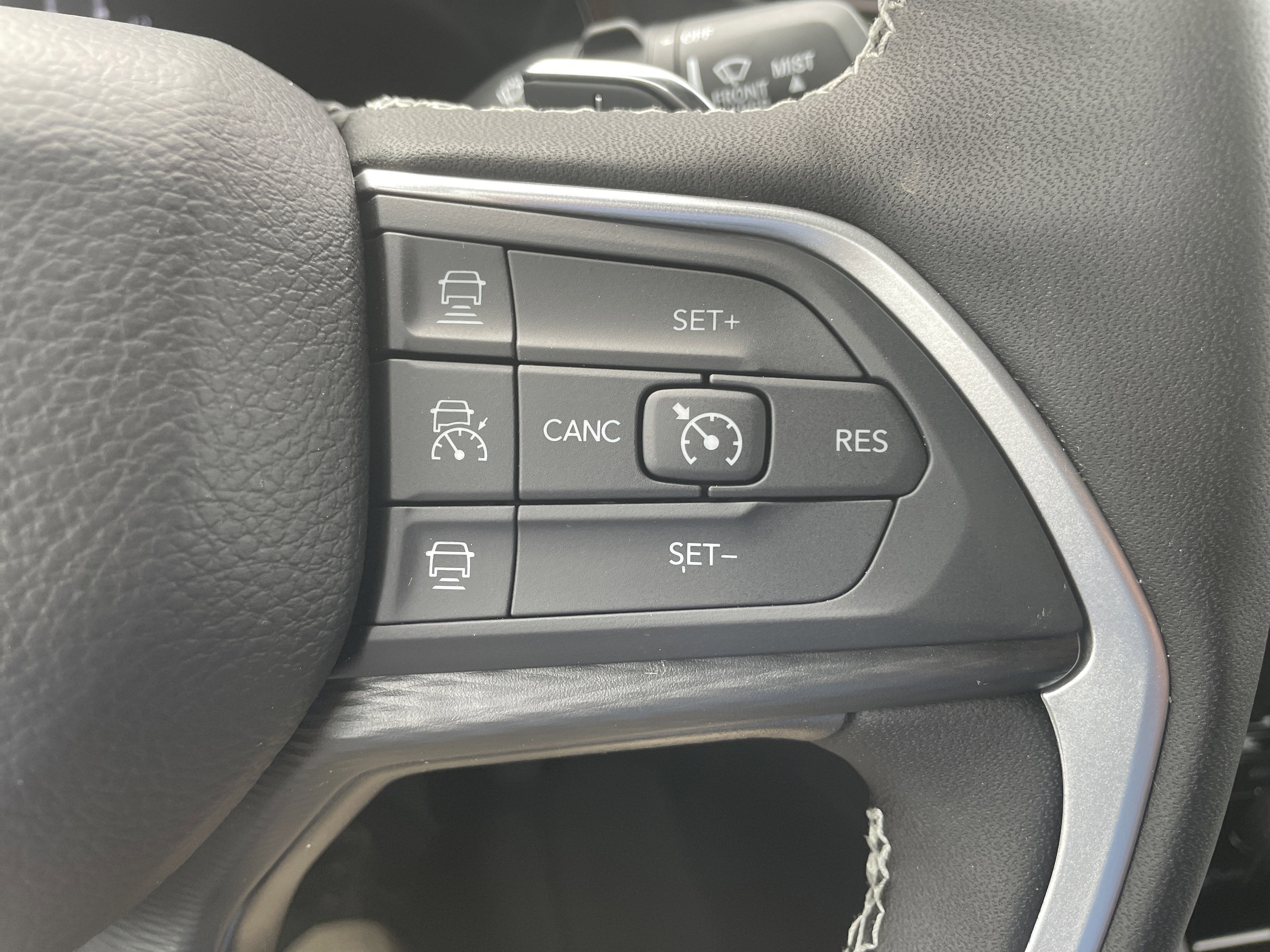 2026 Jeep Grand Cherokee GRAND CHEROKEE LAREDO X 4X4