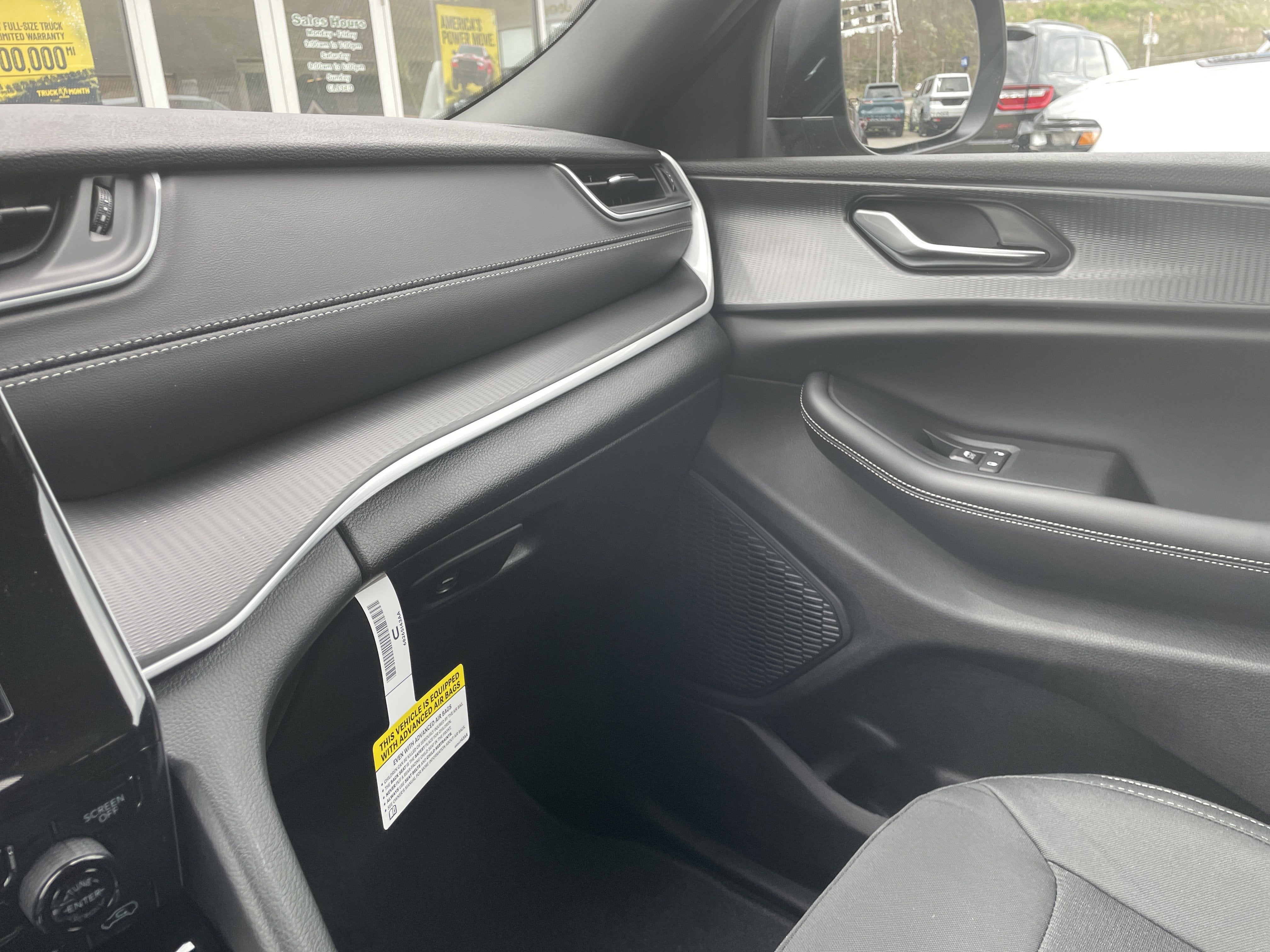 2026 Jeep Grand Cherokee GRAND CHEROKEE LAREDO X 4X4