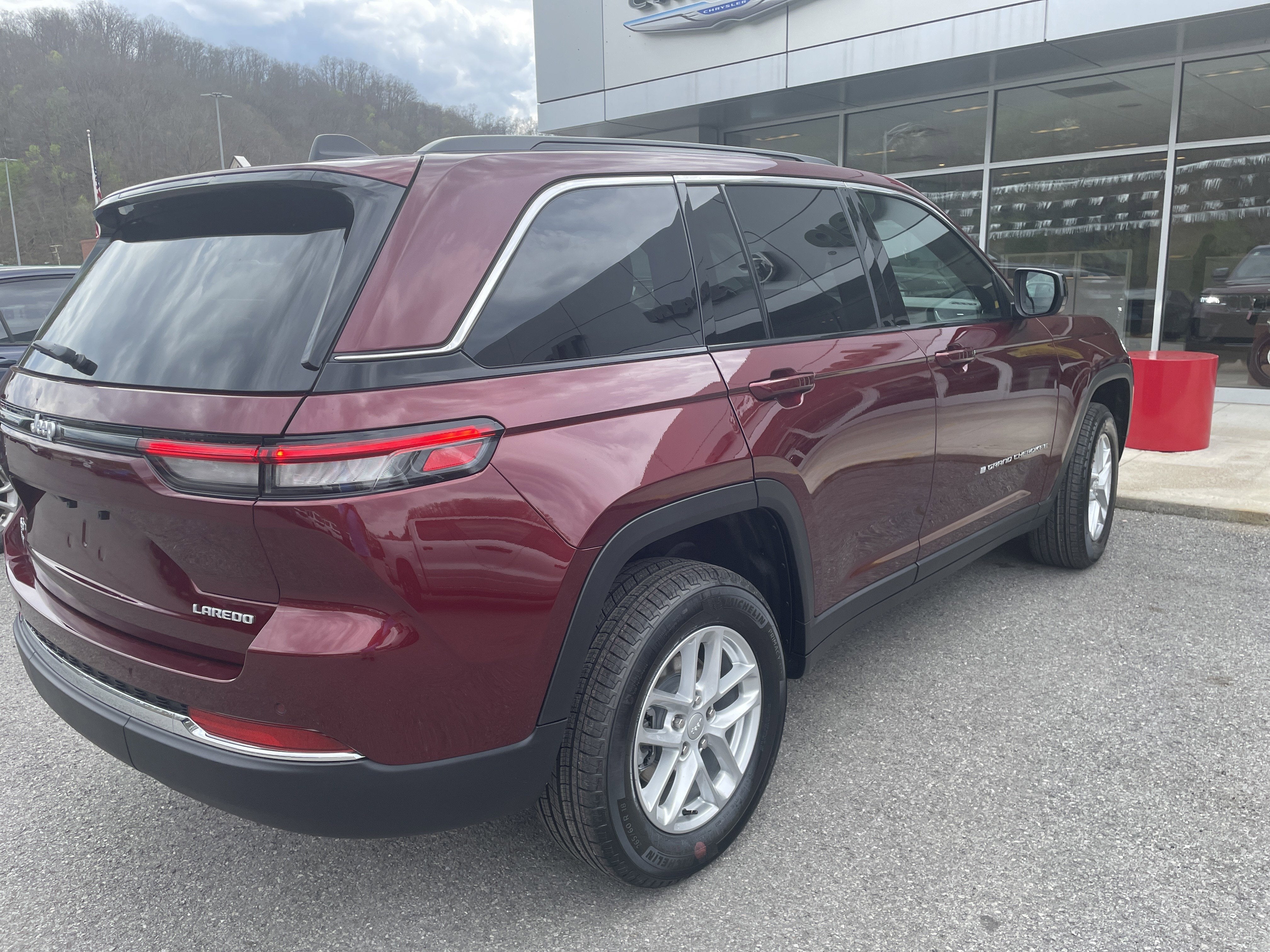 2026 Jeep Grand Cherokee GRAND CHEROKEE LAREDO X 4X4