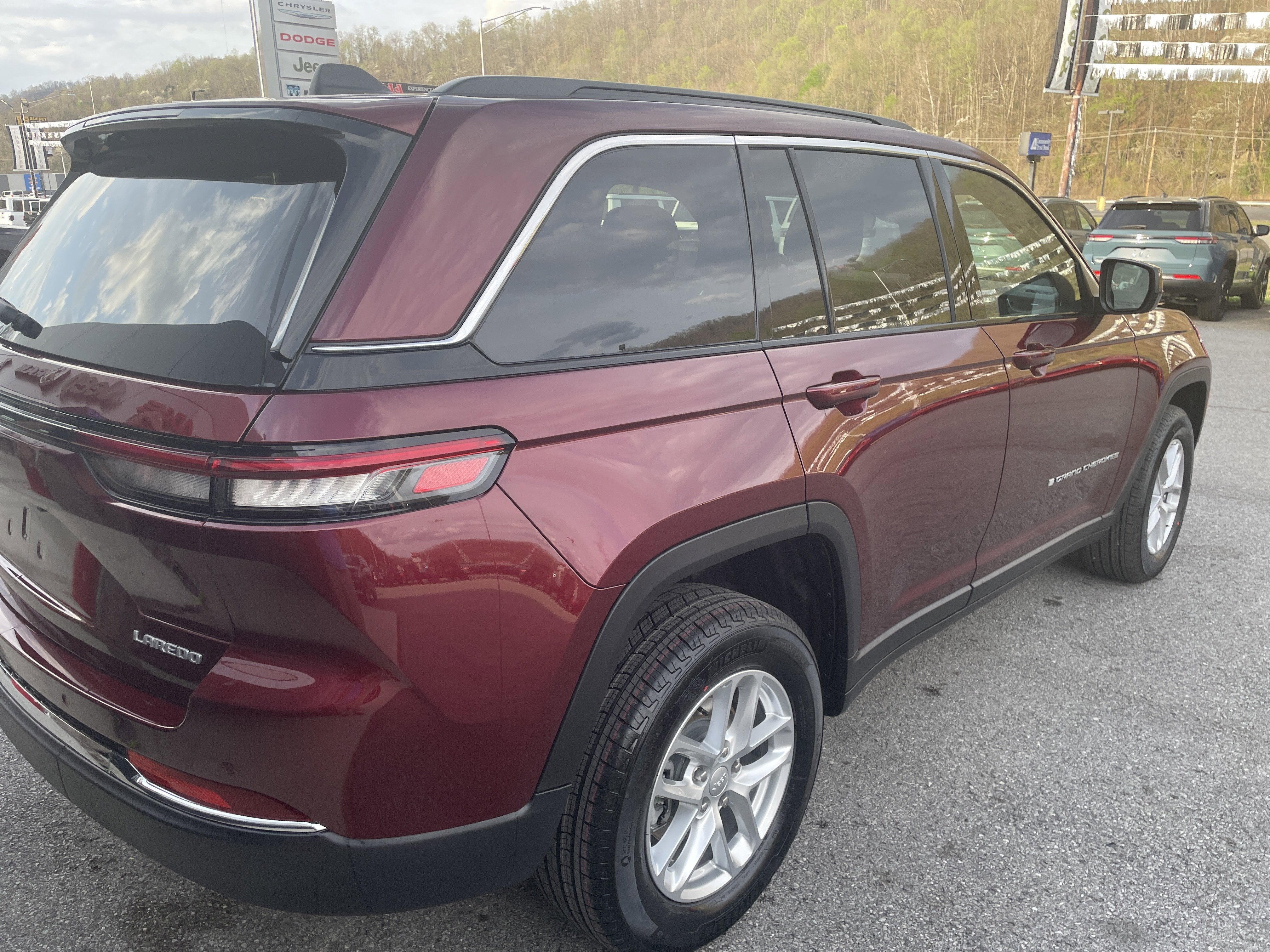 2026 Jeep Grand Cherokee GRAND CHEROKEE LAREDO X 4X4