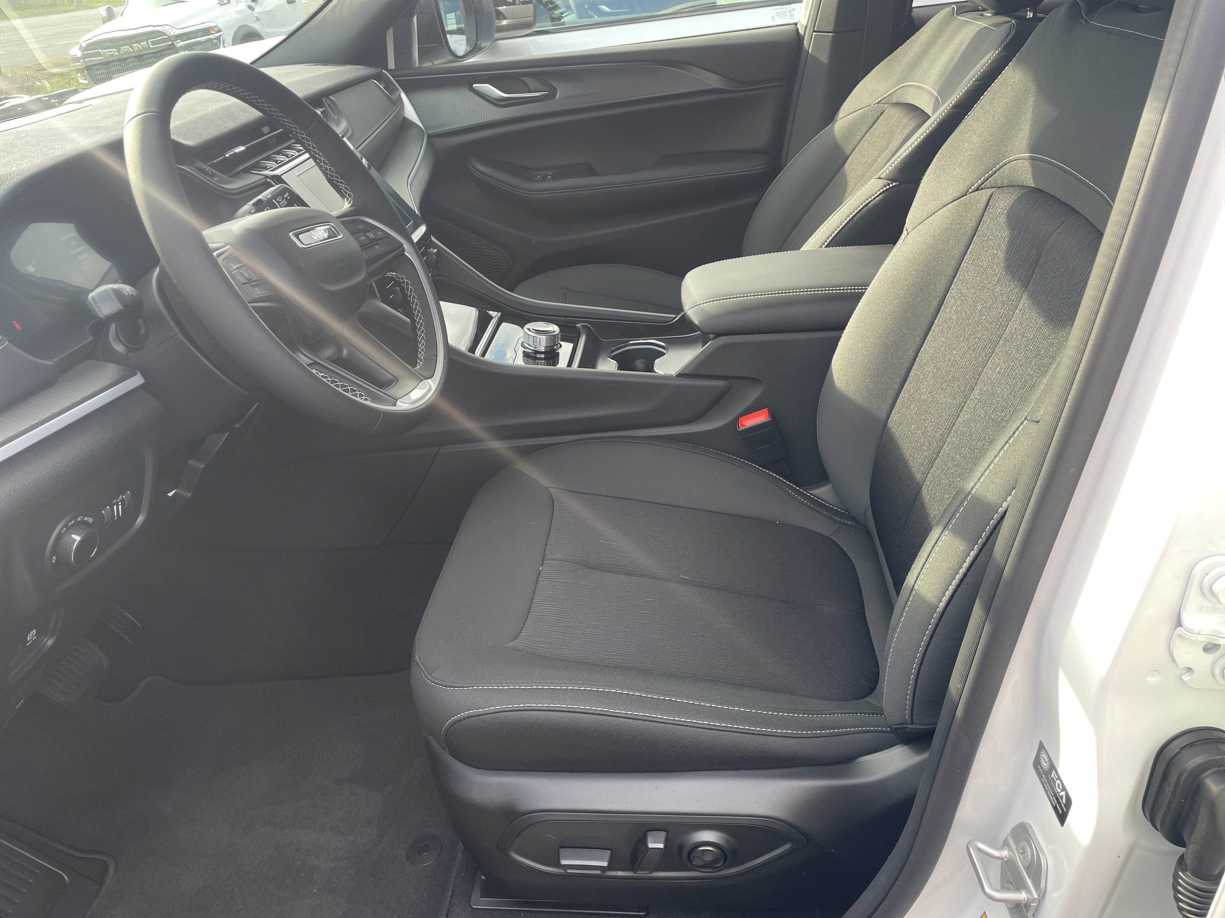 2026 Jeep Grand Cherokee GRAND CHEROKEE LAREDO 4X4