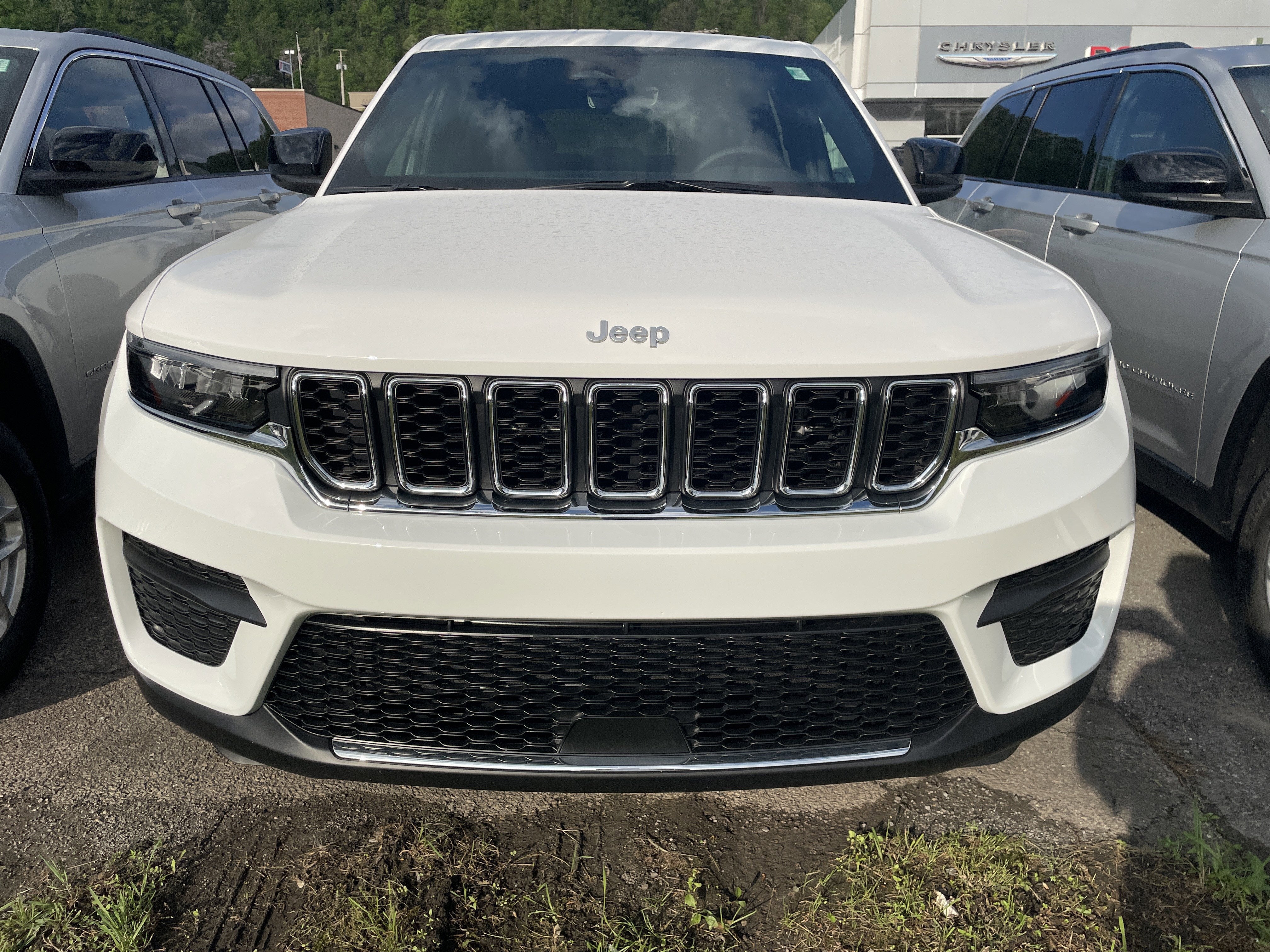 2026 Jeep Grand Cherokee GRAND CHEROKEE LAREDO 4X4