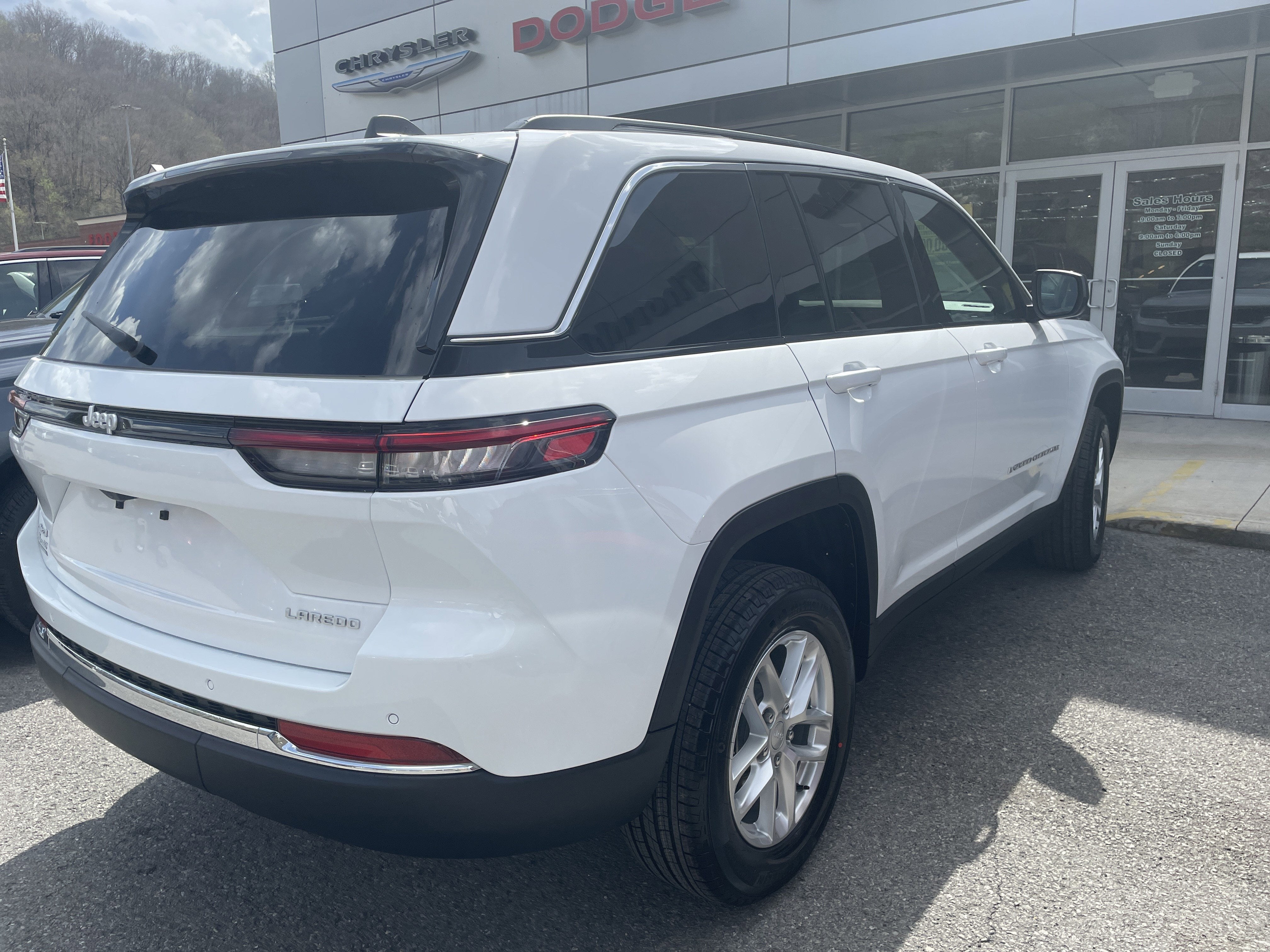 2026 Jeep Grand Cherokee GRAND CHEROKEE LAREDO X 4X4