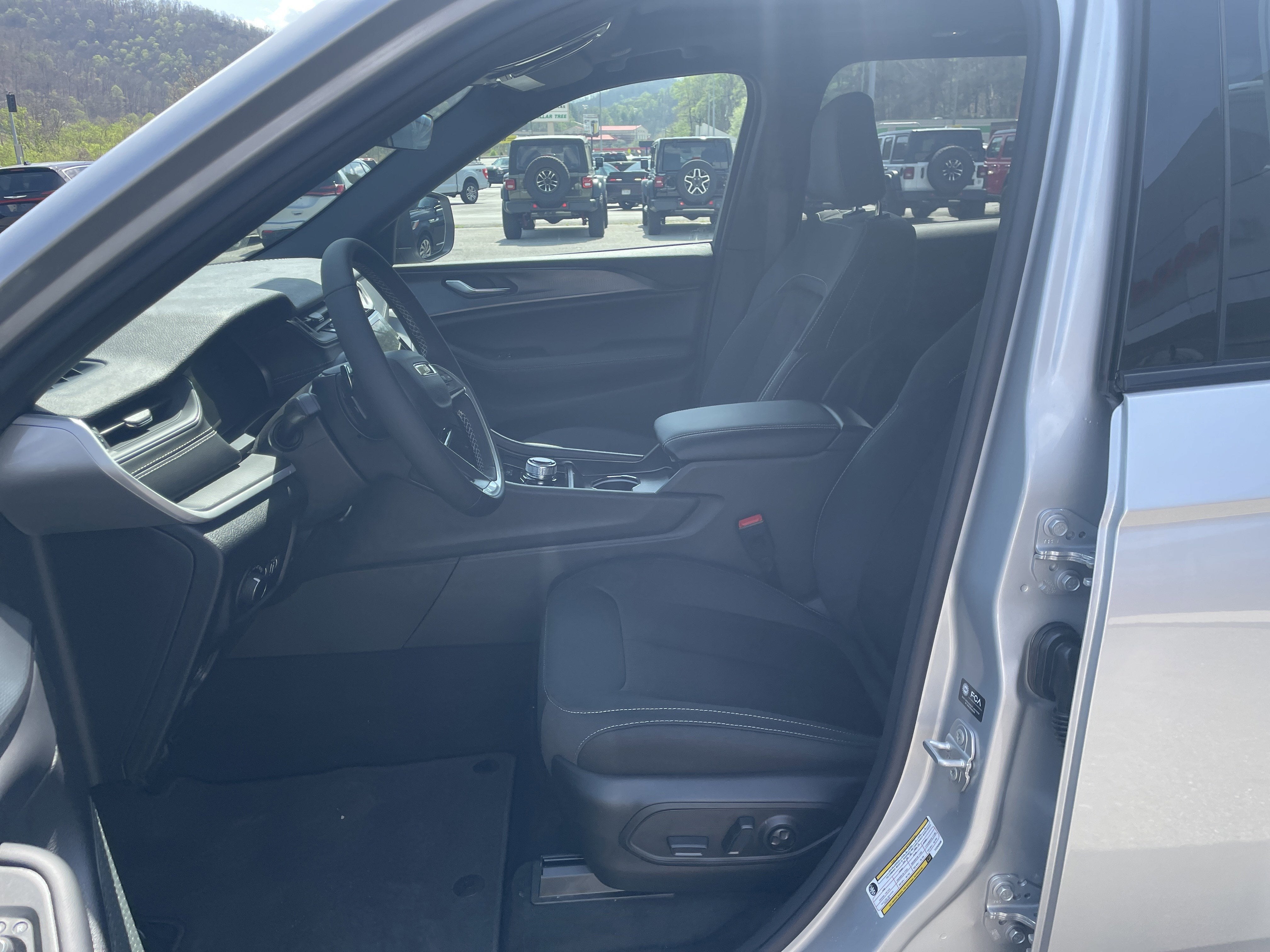 2026 Jeep Grand Cherokee GRAND CHEROKEE LAREDO X 4X4