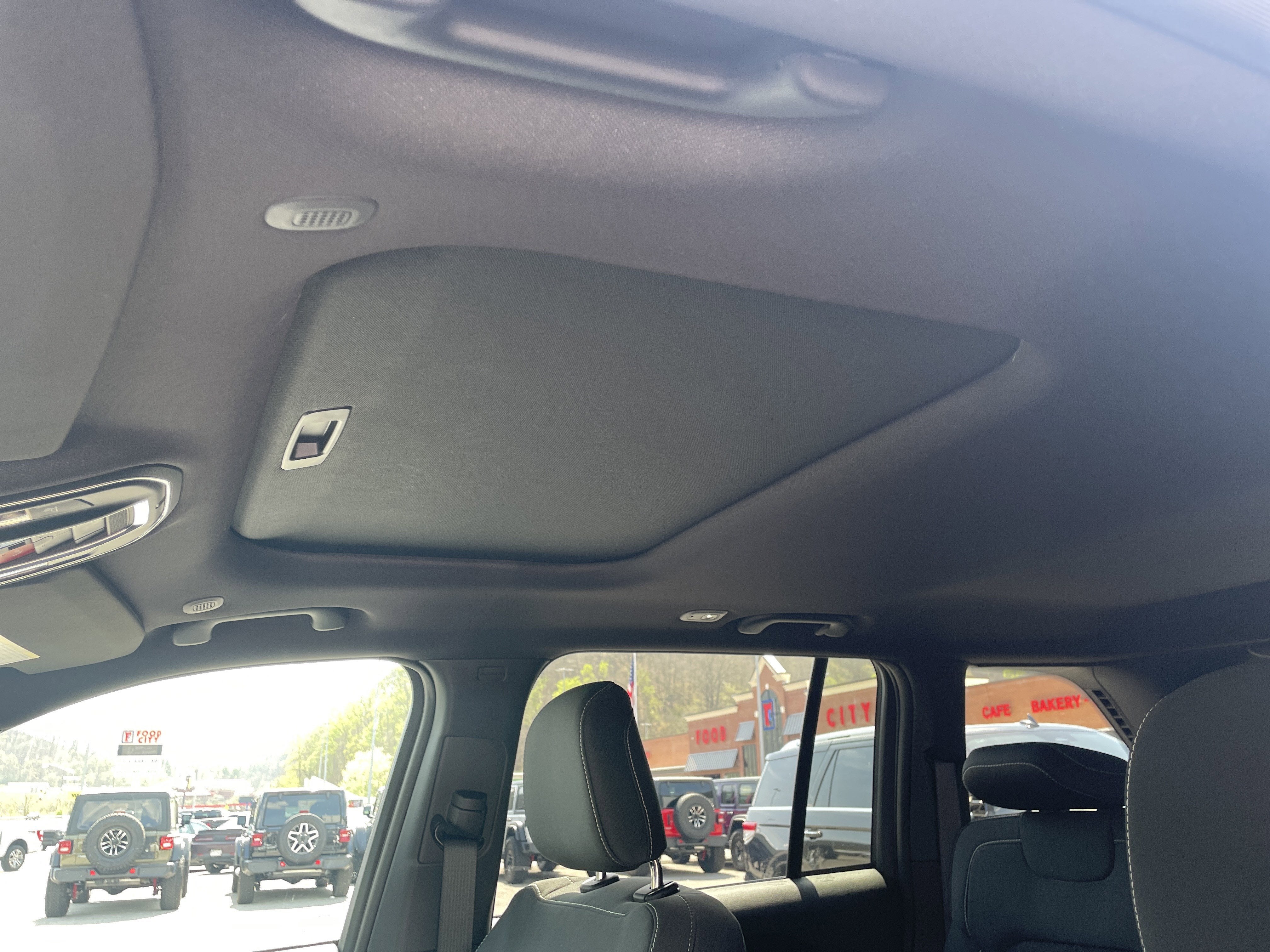 2026 Jeep Grand Cherokee GRAND CHEROKEE LAREDO X 4X4