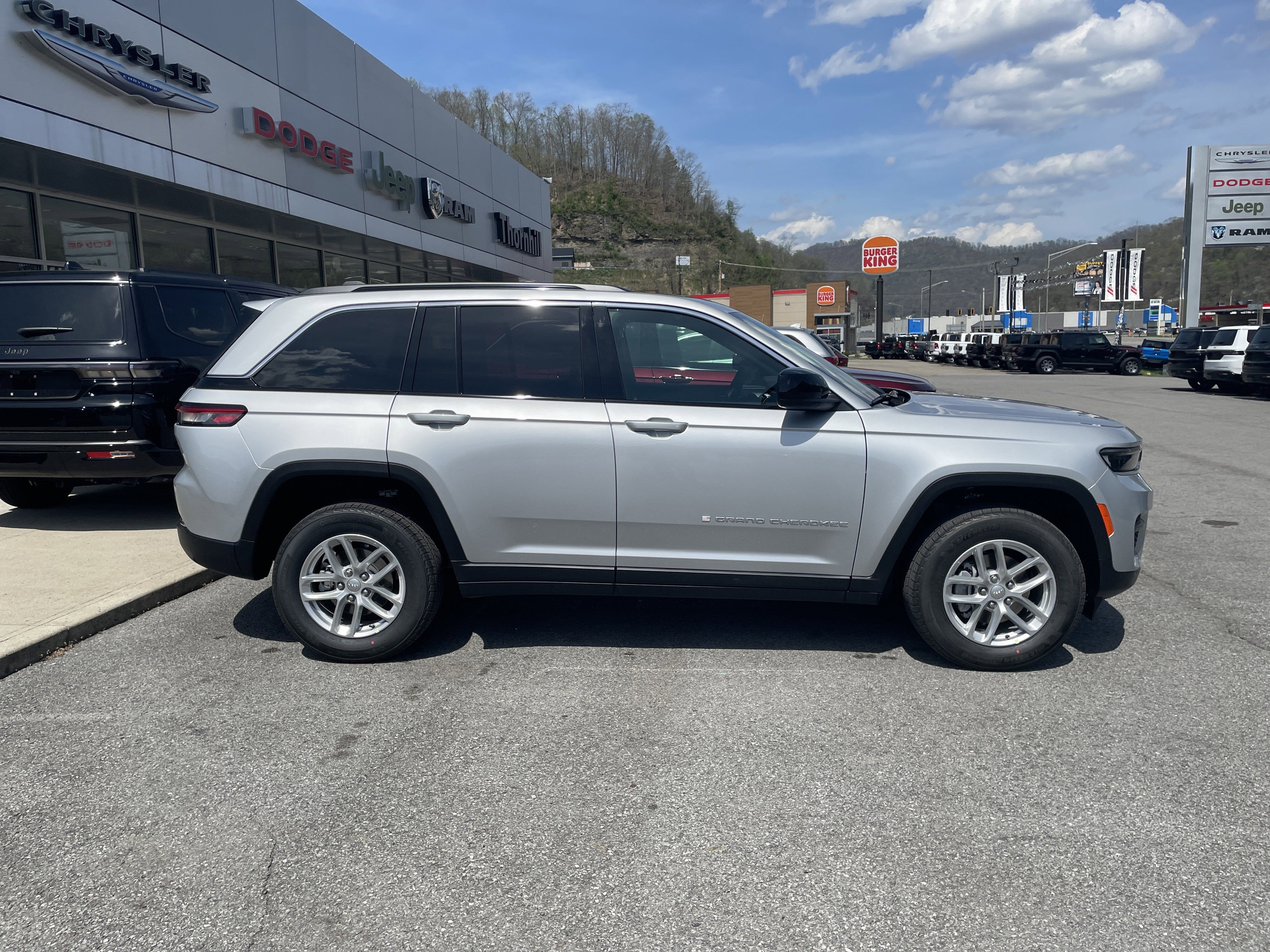 2026 Jeep Grand Cherokee GRAND CHEROKEE LAREDO X 4X4