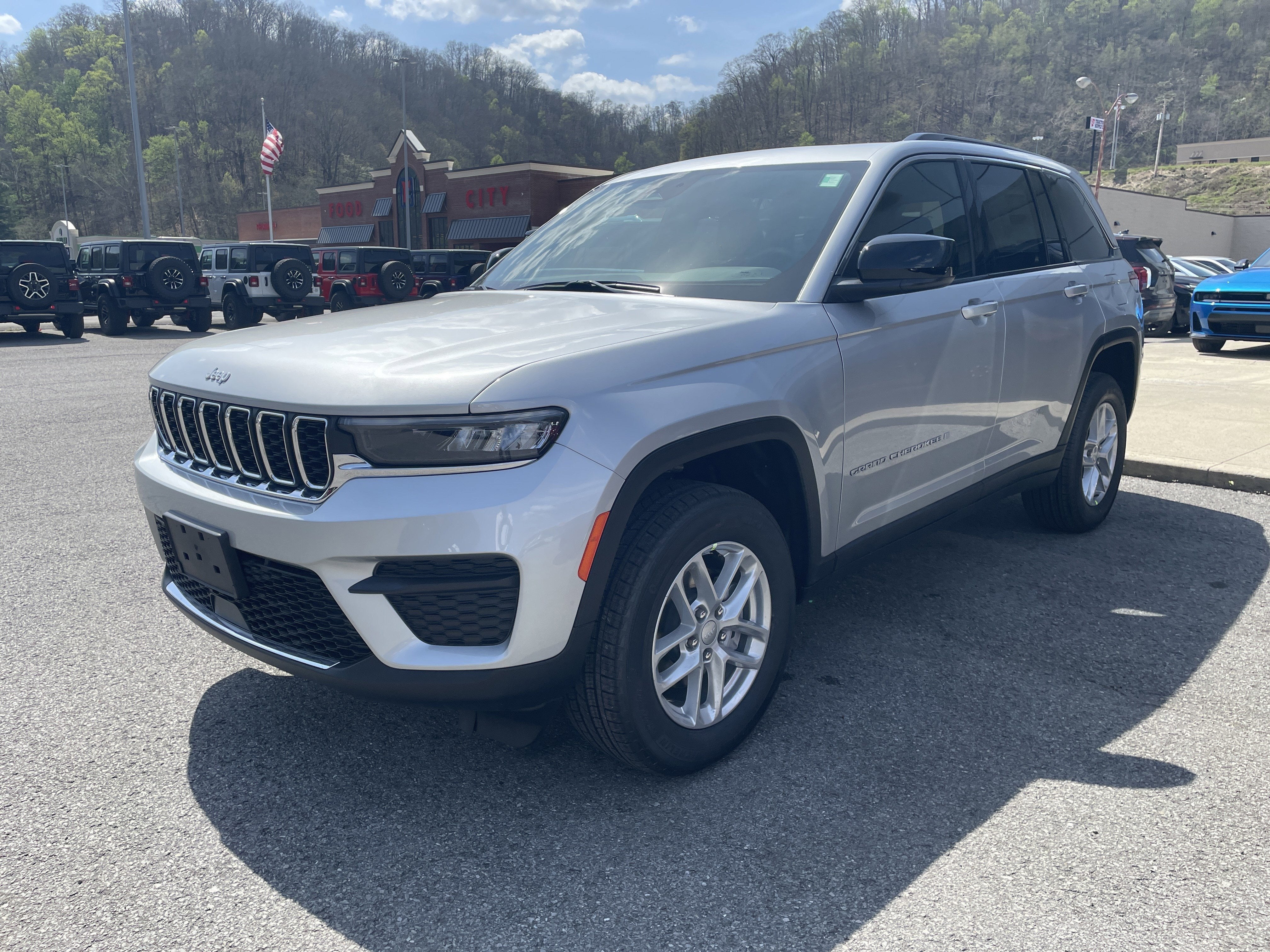 2026 Jeep Grand Cherokee GRAND CHEROKEE LAREDO X 4X4