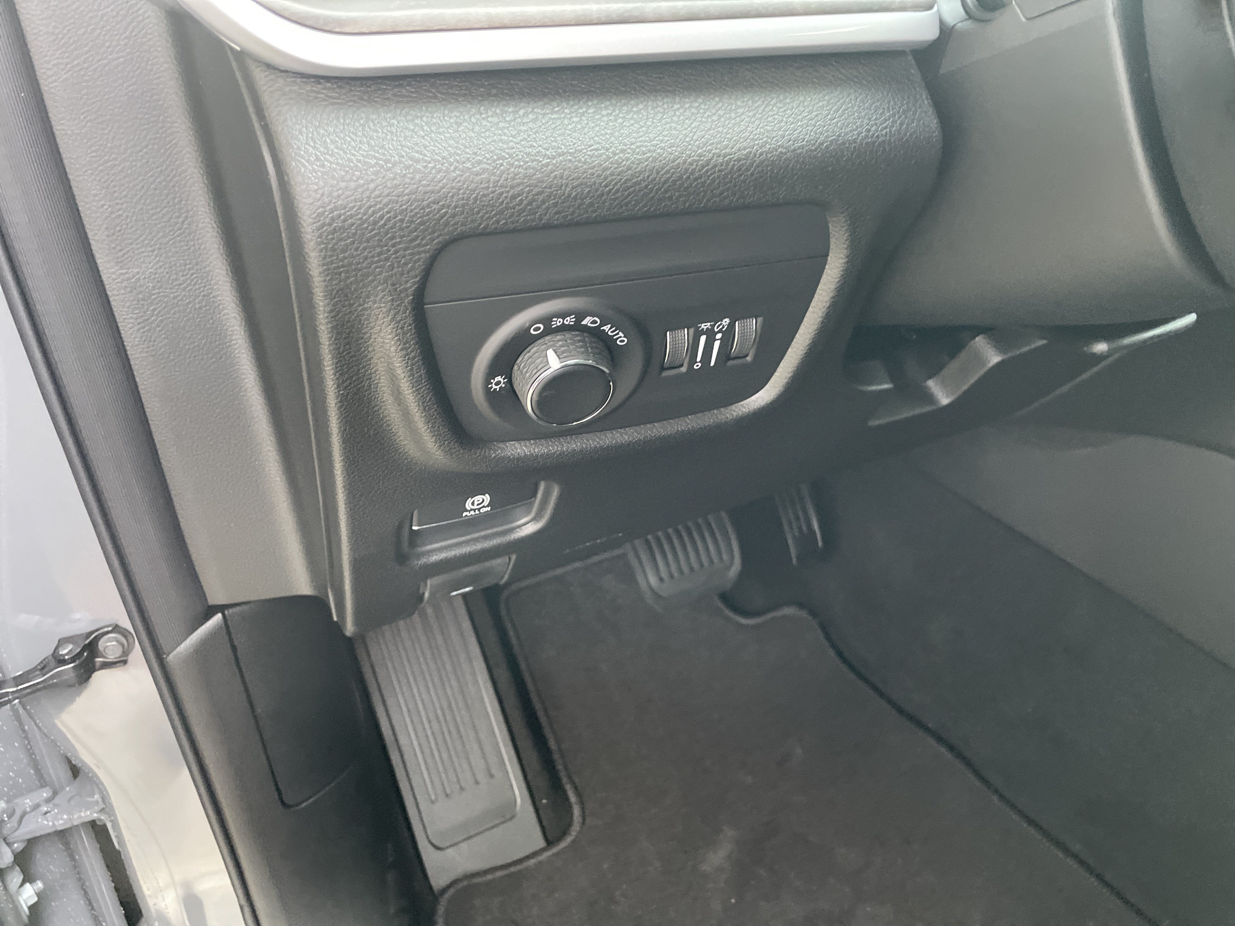 2027 Jeep Grand Cherokee Laredo Altitude