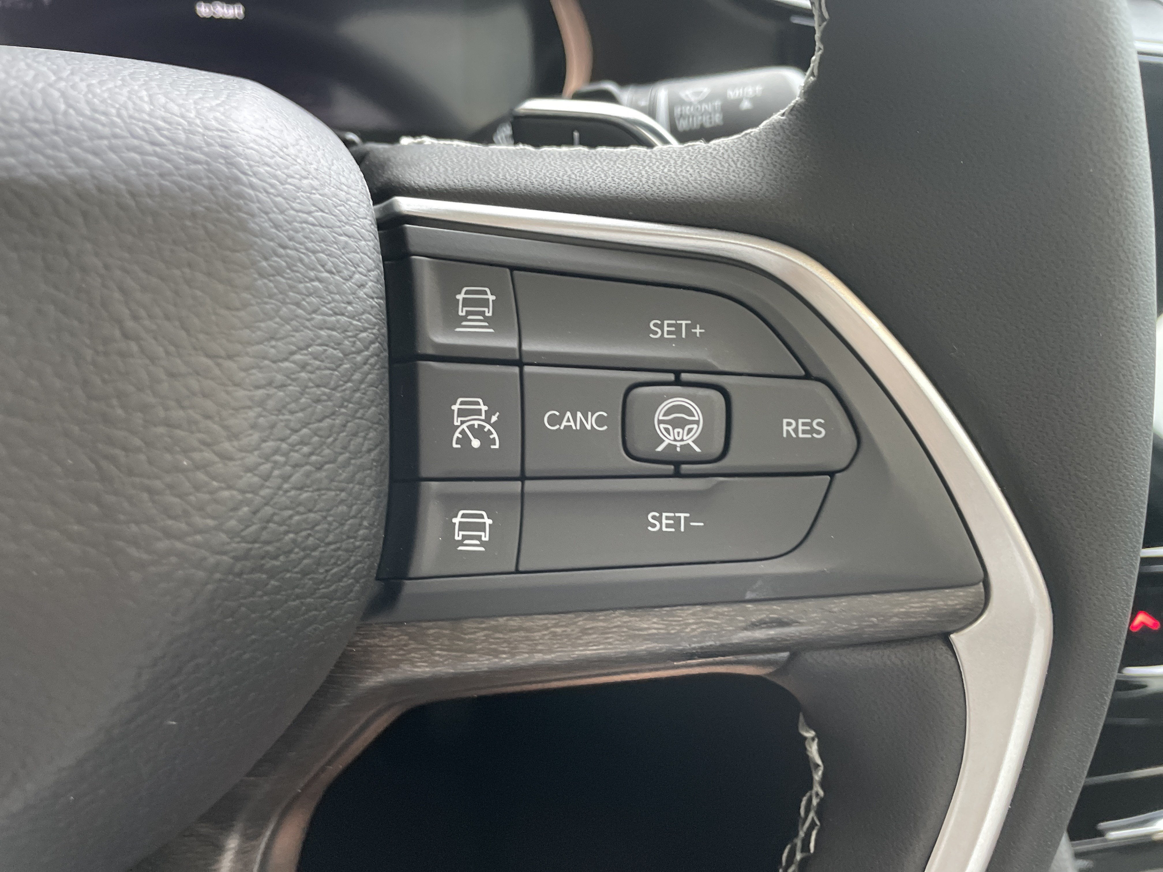 2027 Jeep Grand Cherokee Laredo Altitude