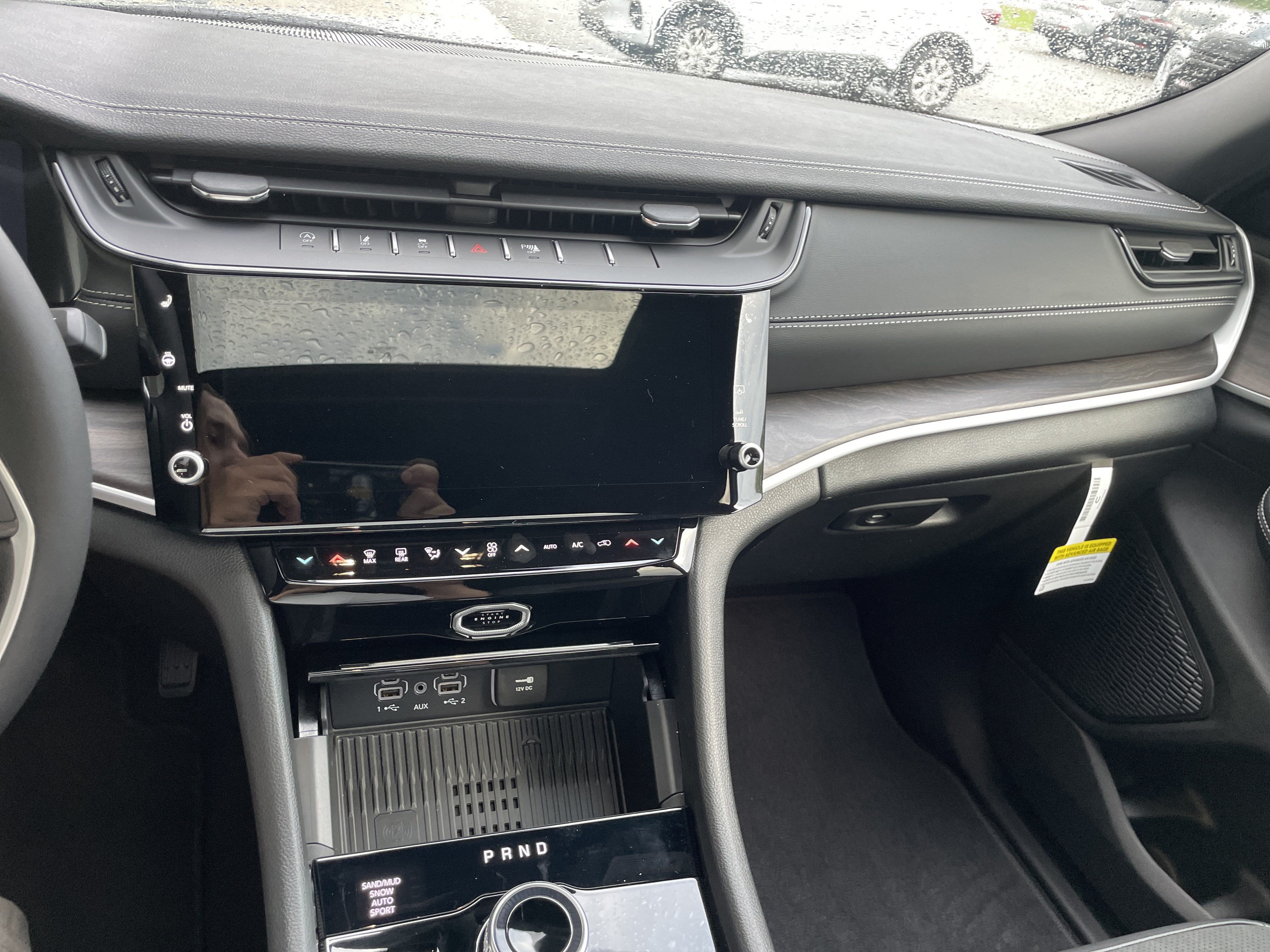2027 Jeep Grand Cherokee Laredo Altitude