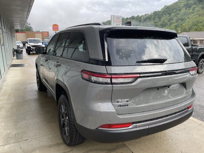 2027 Jeep Grand Cherokee Laredo Altitude