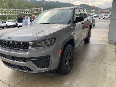 2027 Jeep Grand Cherokee Laredo Altitude