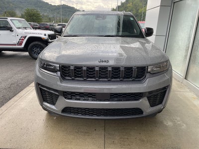 2027 Jeep Grand Cherokee Laredo Altitude