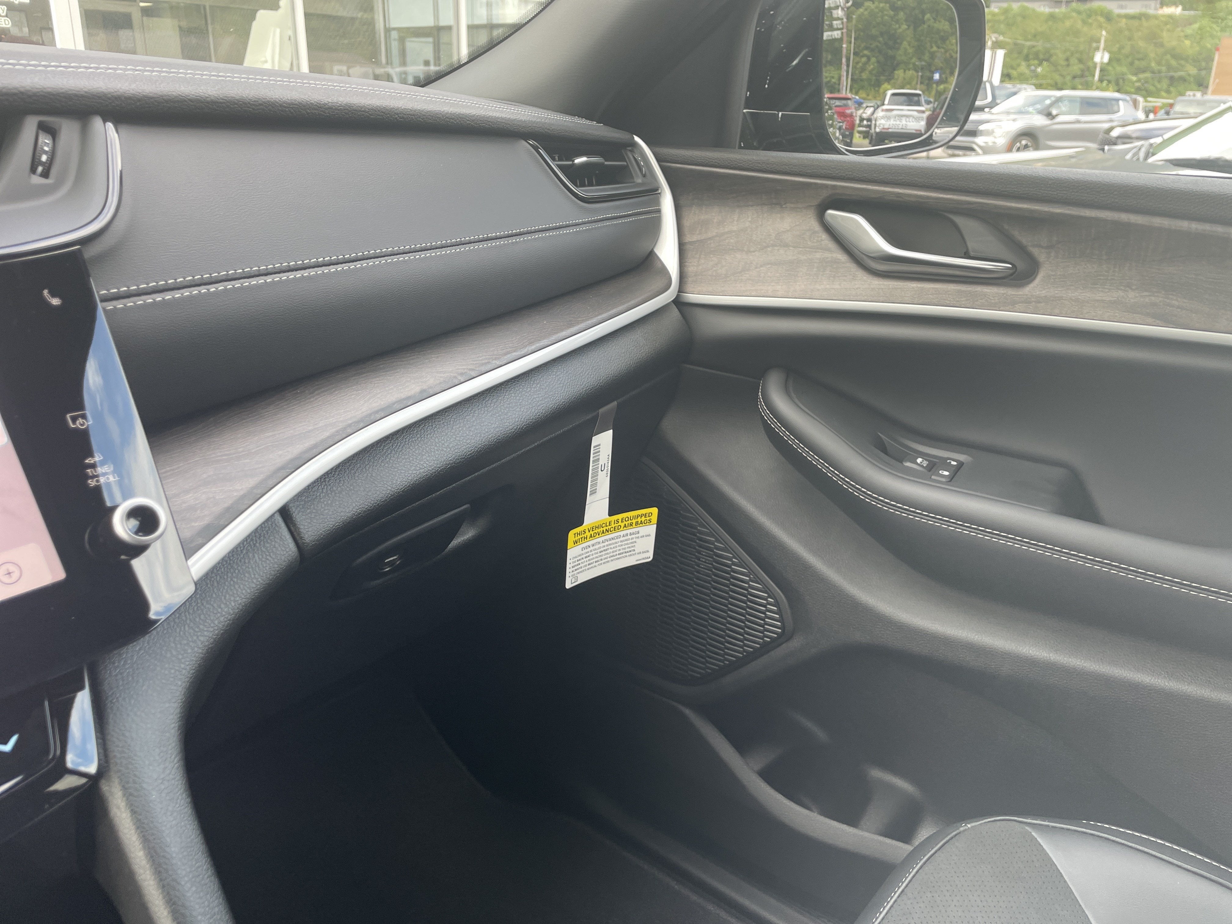 2027 Jeep Grand Cherokee GRAND CHEROKEE LAREDO ALTITUDE 4X4