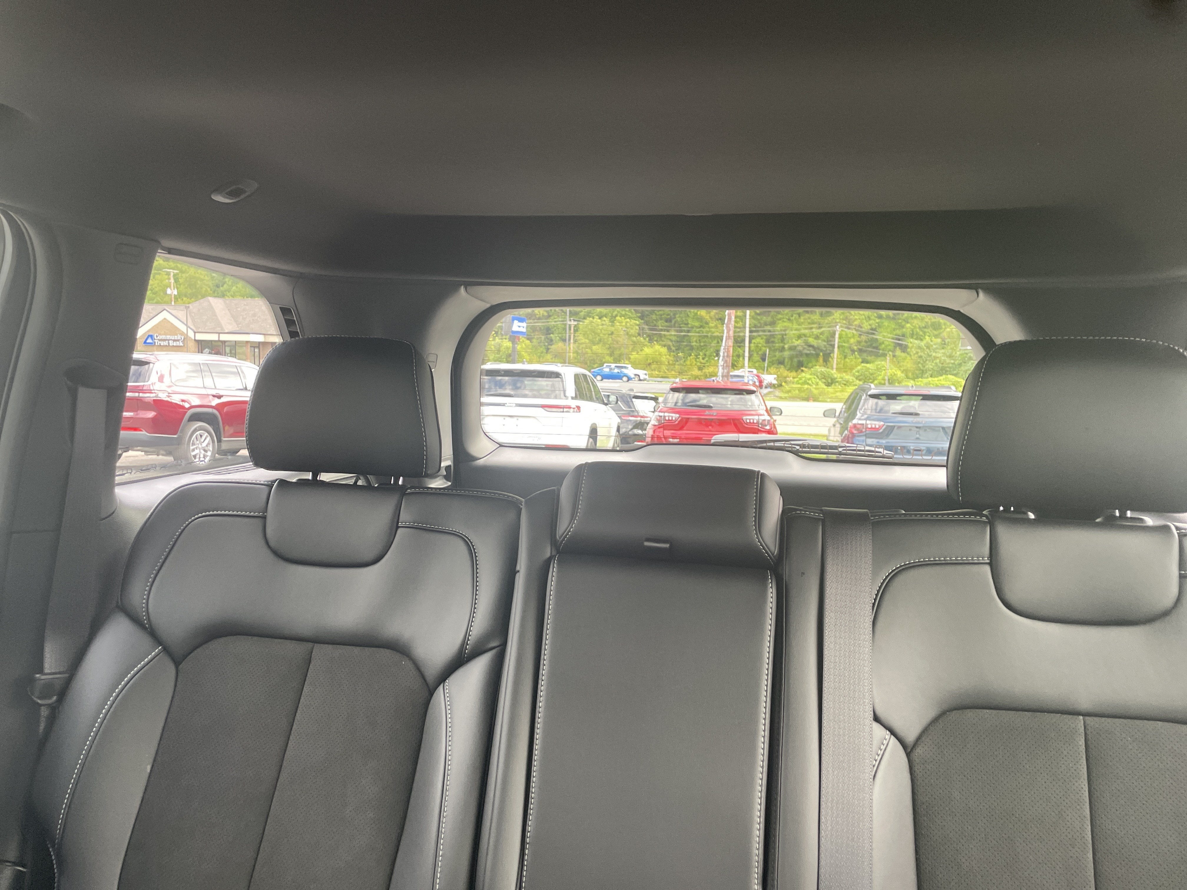 2027 Jeep Grand Cherokee GRAND CHEROKEE LAREDO ALTITUDE 4X4