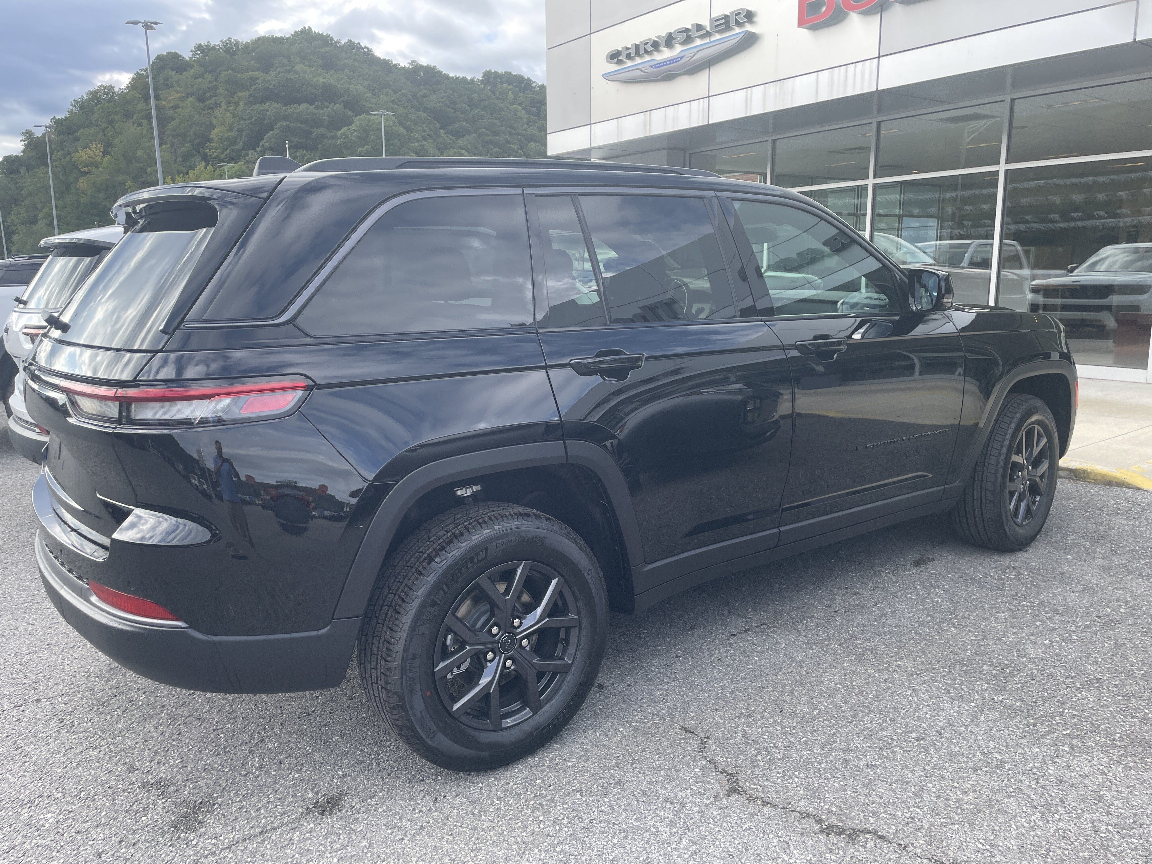 2027 Jeep Grand Cherokee GRAND CHEROKEE LAREDO ALTITUDE 4X4