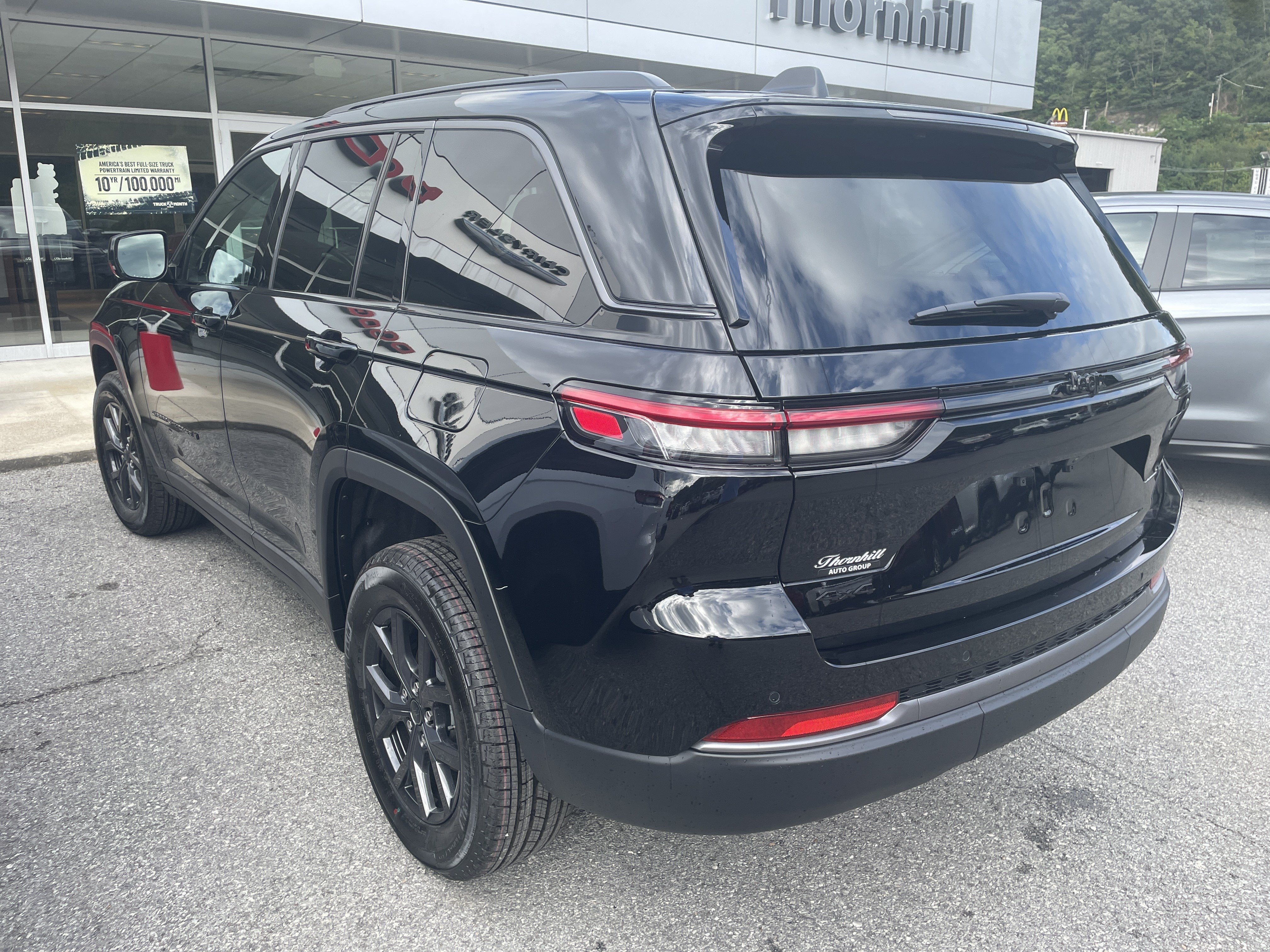 2027 Jeep Grand Cherokee GRAND CHEROKEE LAREDO ALTITUDE 4X4