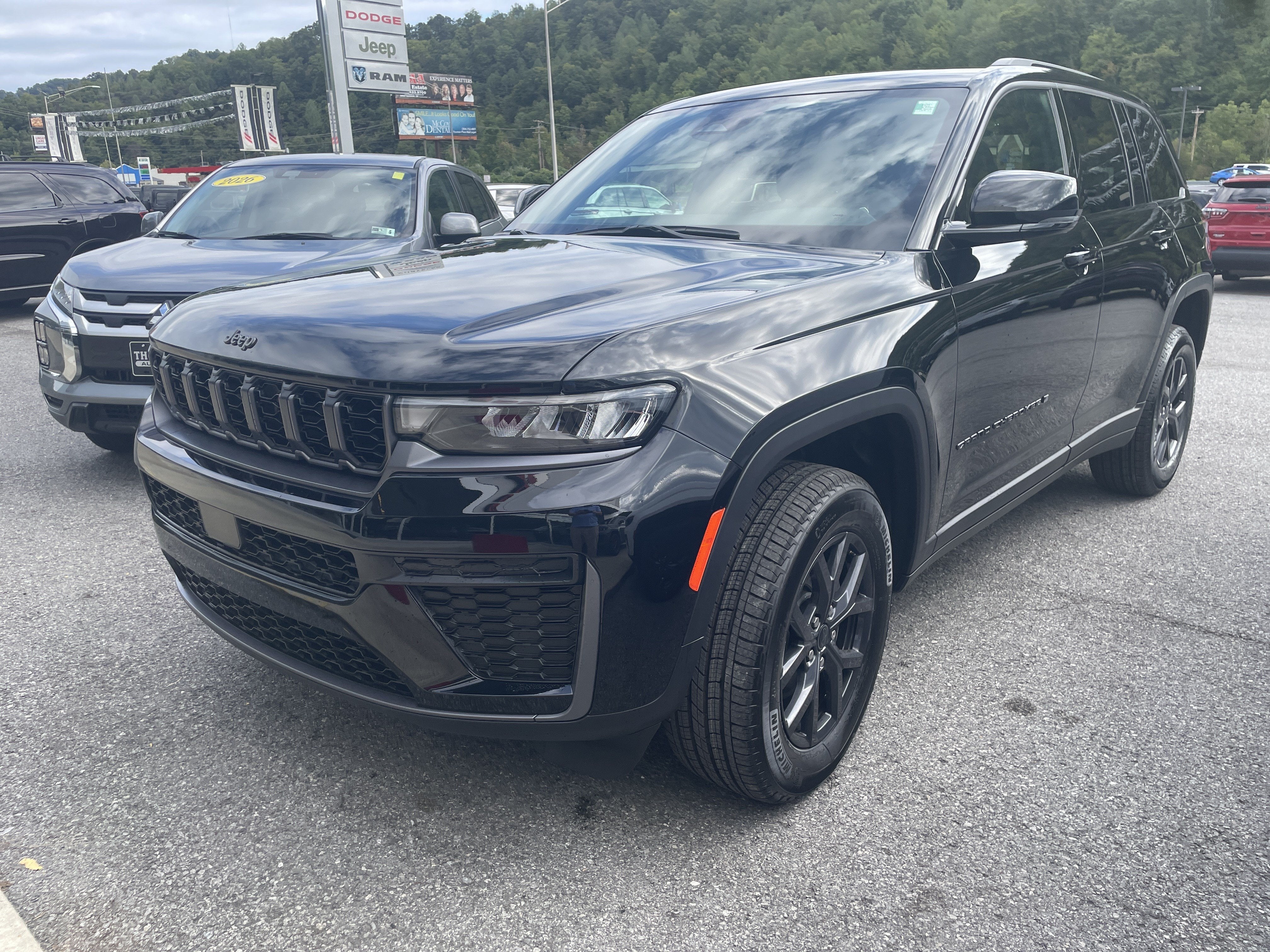 2027 Jeep Grand Cherokee GRAND CHEROKEE LAREDO ALTITUDE 4X4