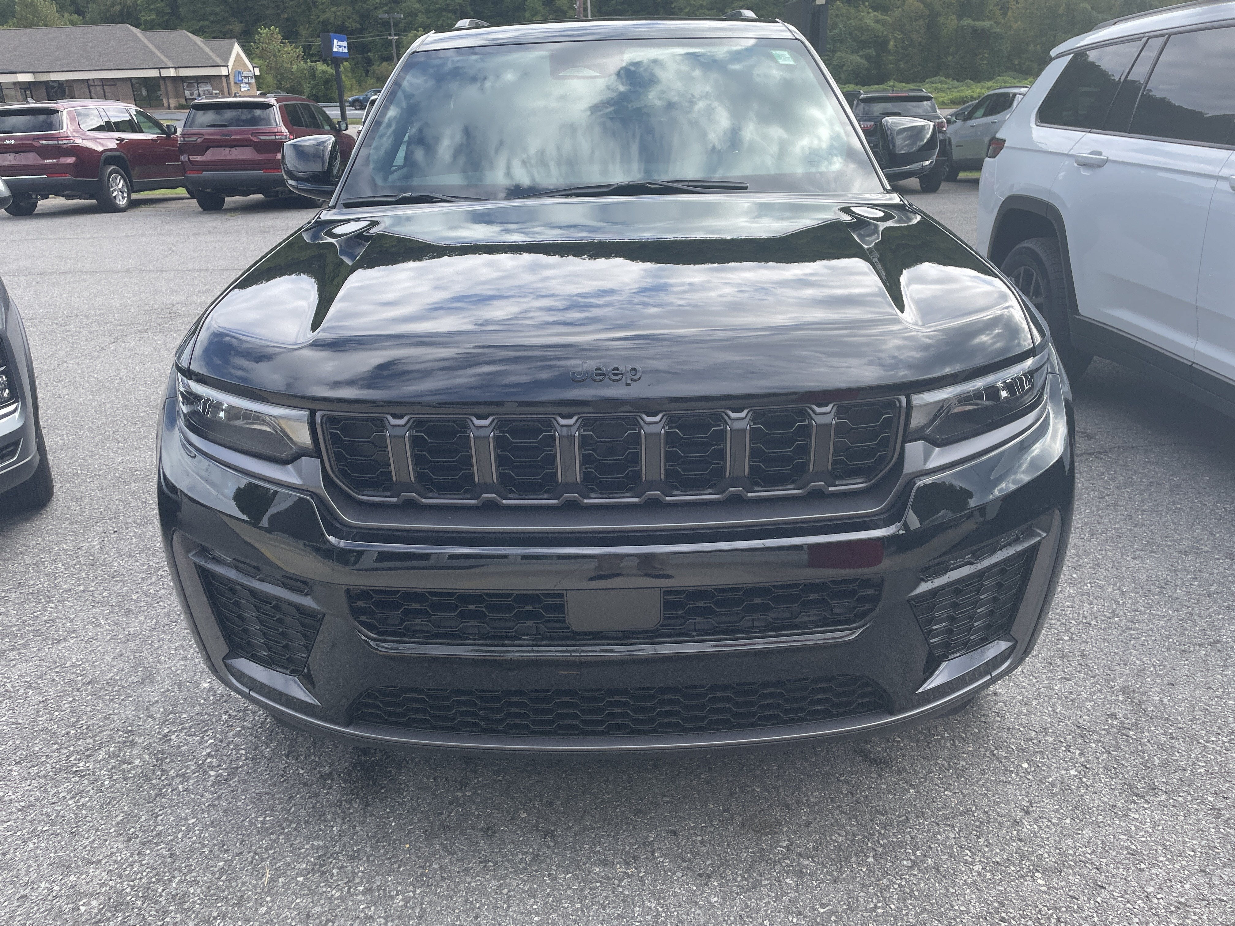 2027 Jeep Grand Cherokee GRAND CHEROKEE LAREDO ALTITUDE 4X4