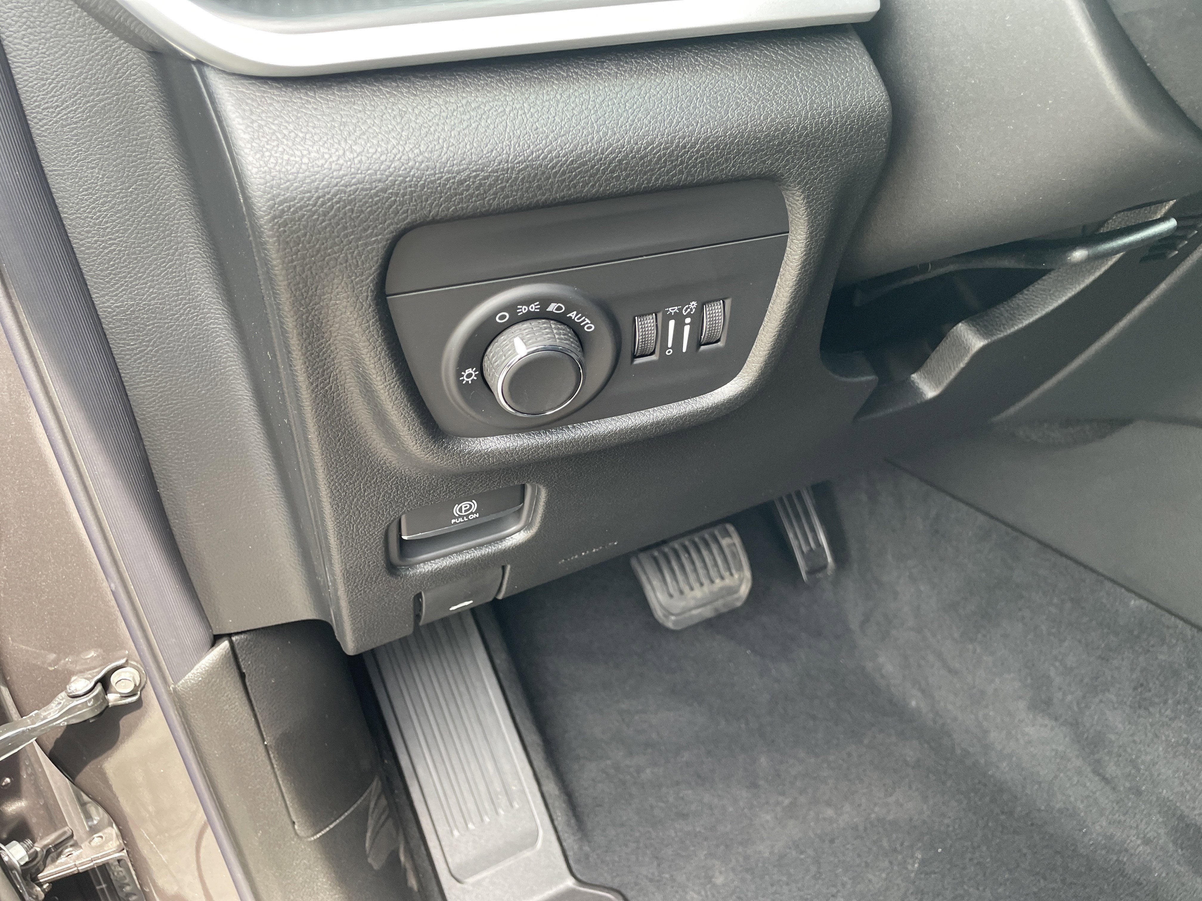 2026 Jeep Grand Cherokee GRAND CHEROKEE L LAREDO X 4X4