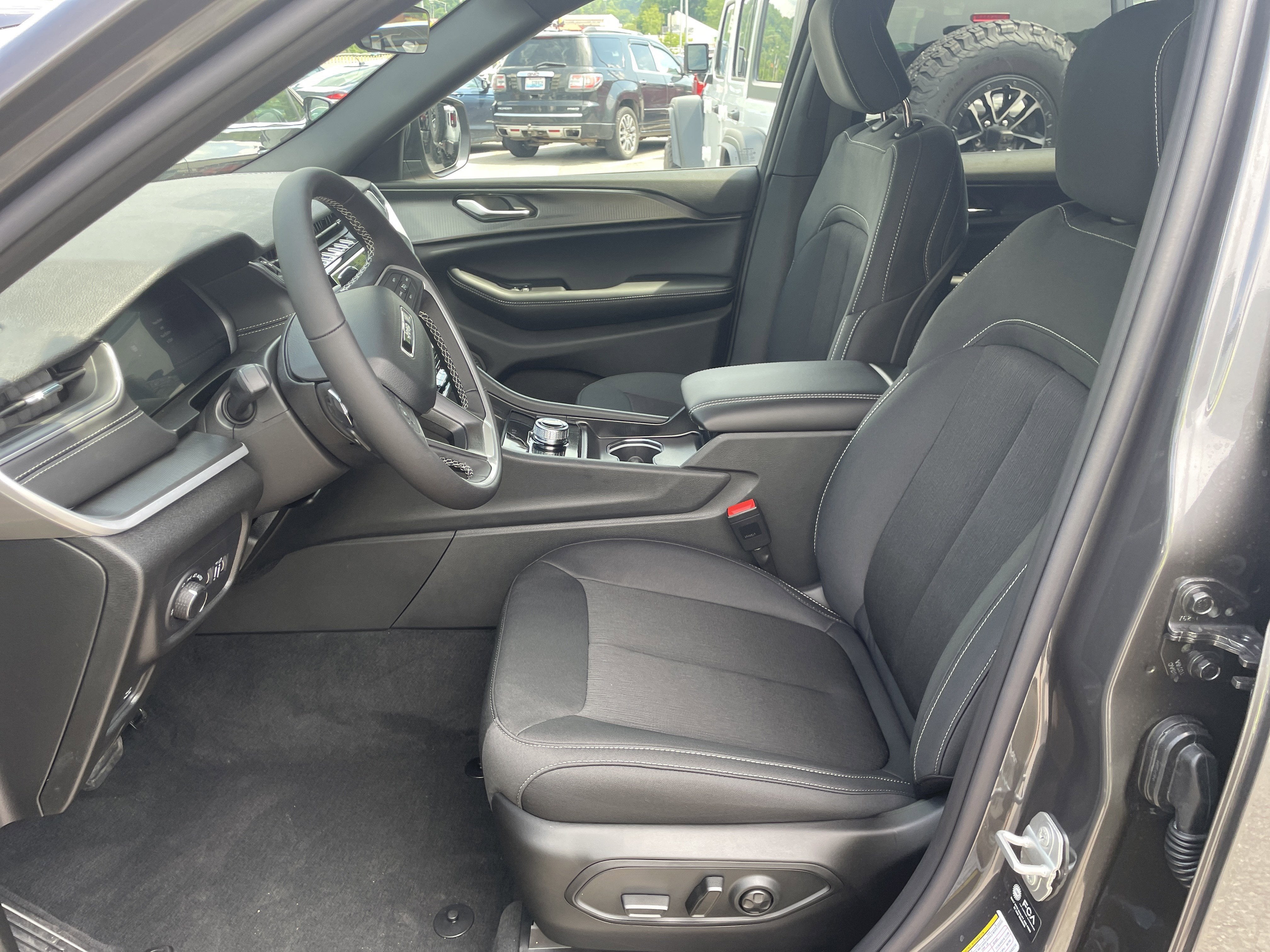 2026 Jeep Grand Cherokee GRAND CHEROKEE L LAREDO X 4X4
