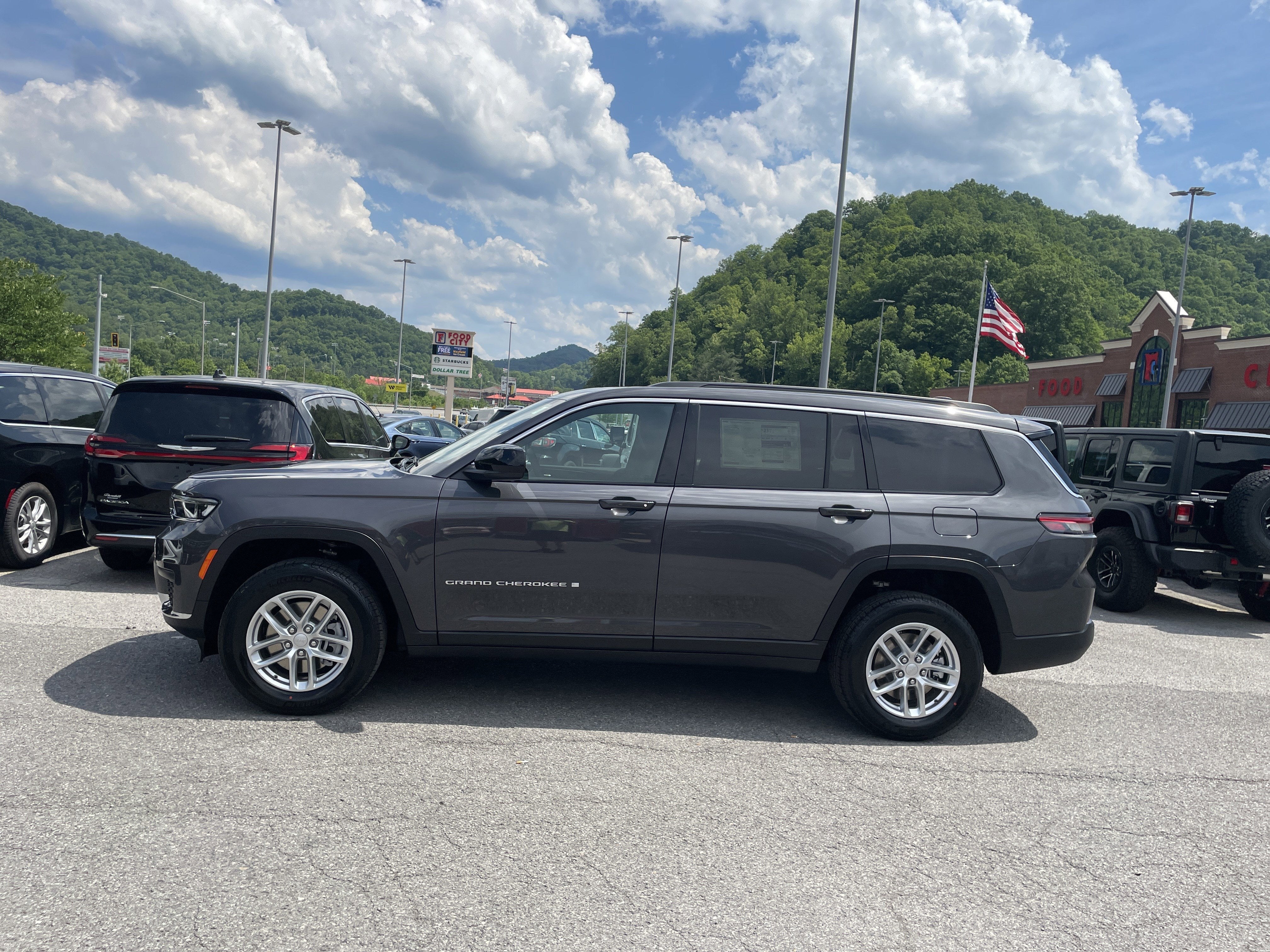 2026 Jeep Grand Cherokee GRAND CHEROKEE L LAREDO X 4X4