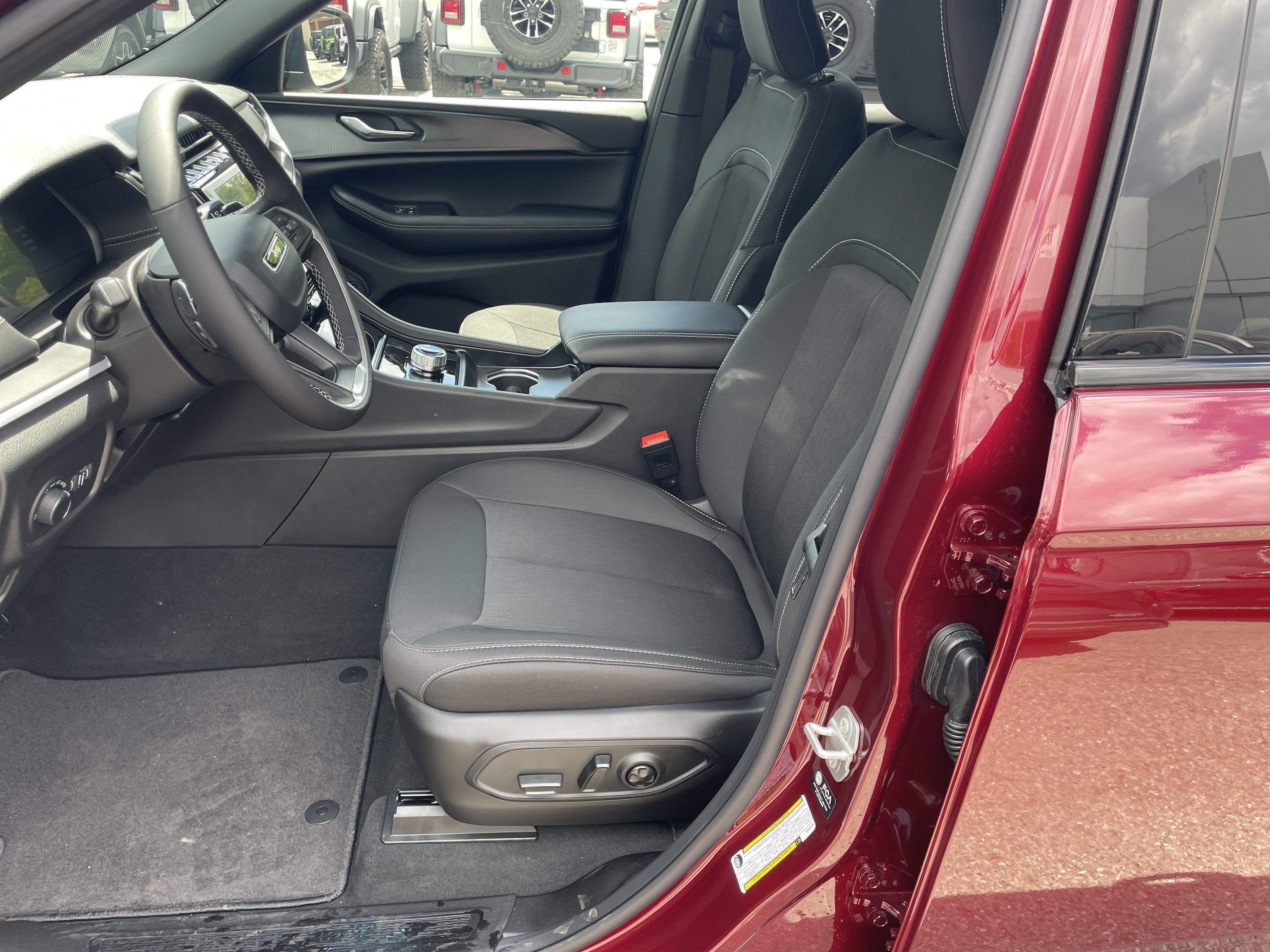 2026 Jeep Grand Cherokee GRAND CHEROKEE L LAREDO X 4X4