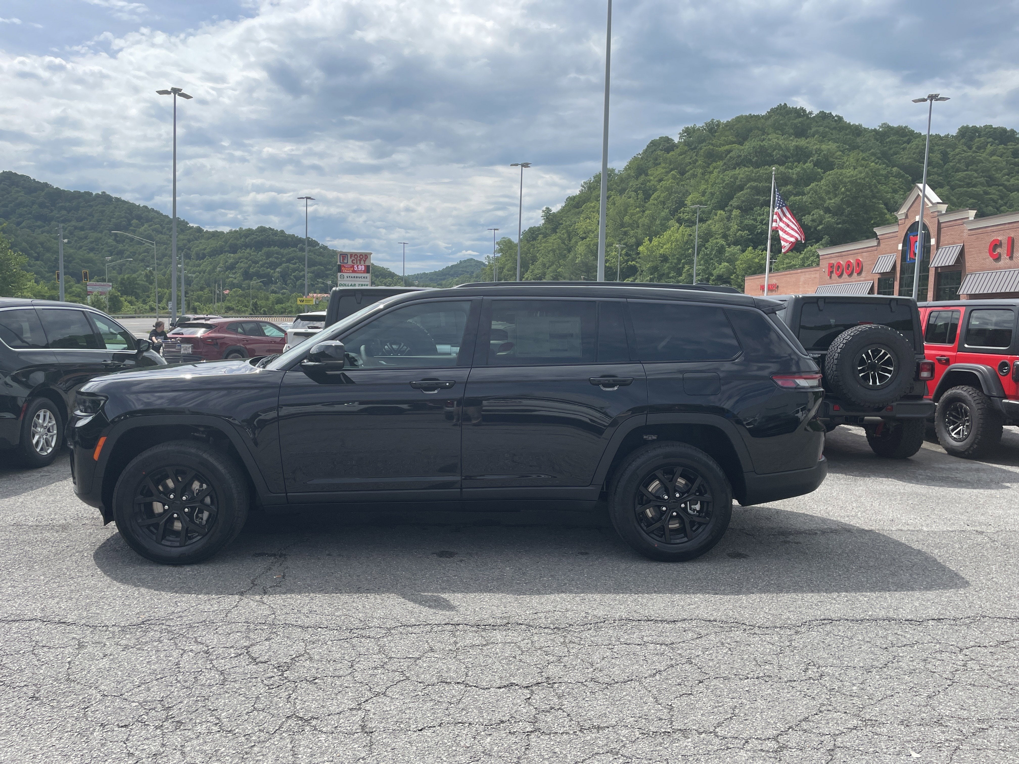 2026 Jeep Grand Cherokee GRAND CHEROKEE L LAREDO ALTITUDE 4X4