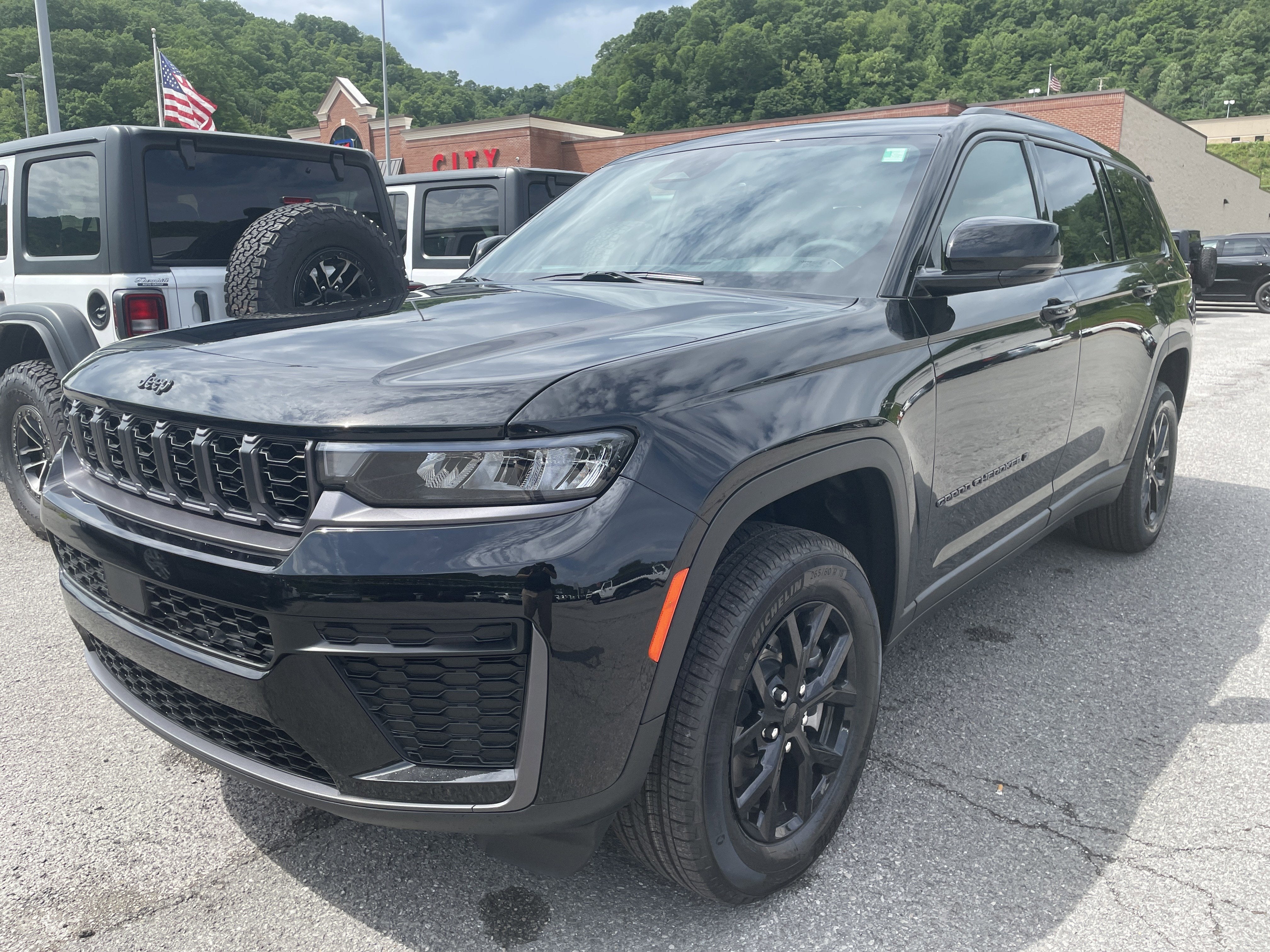 2026 Jeep Grand Cherokee GRAND CHEROKEE L LAREDO ALTITUDE 4X4