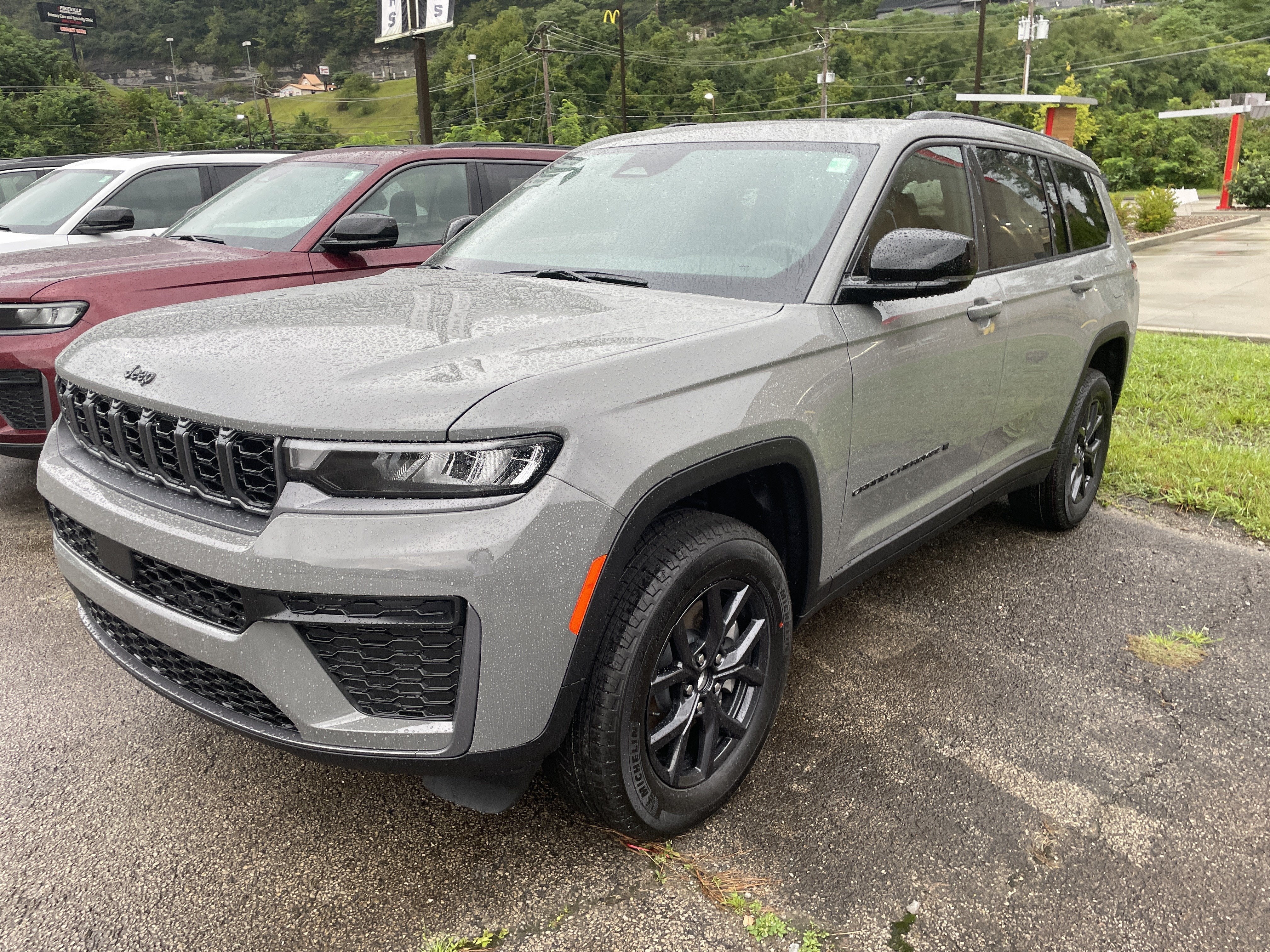 2027 Jeep Grand Cherokee GRAND CHEROKEE L LAREDO ALTITUDE 4X4
