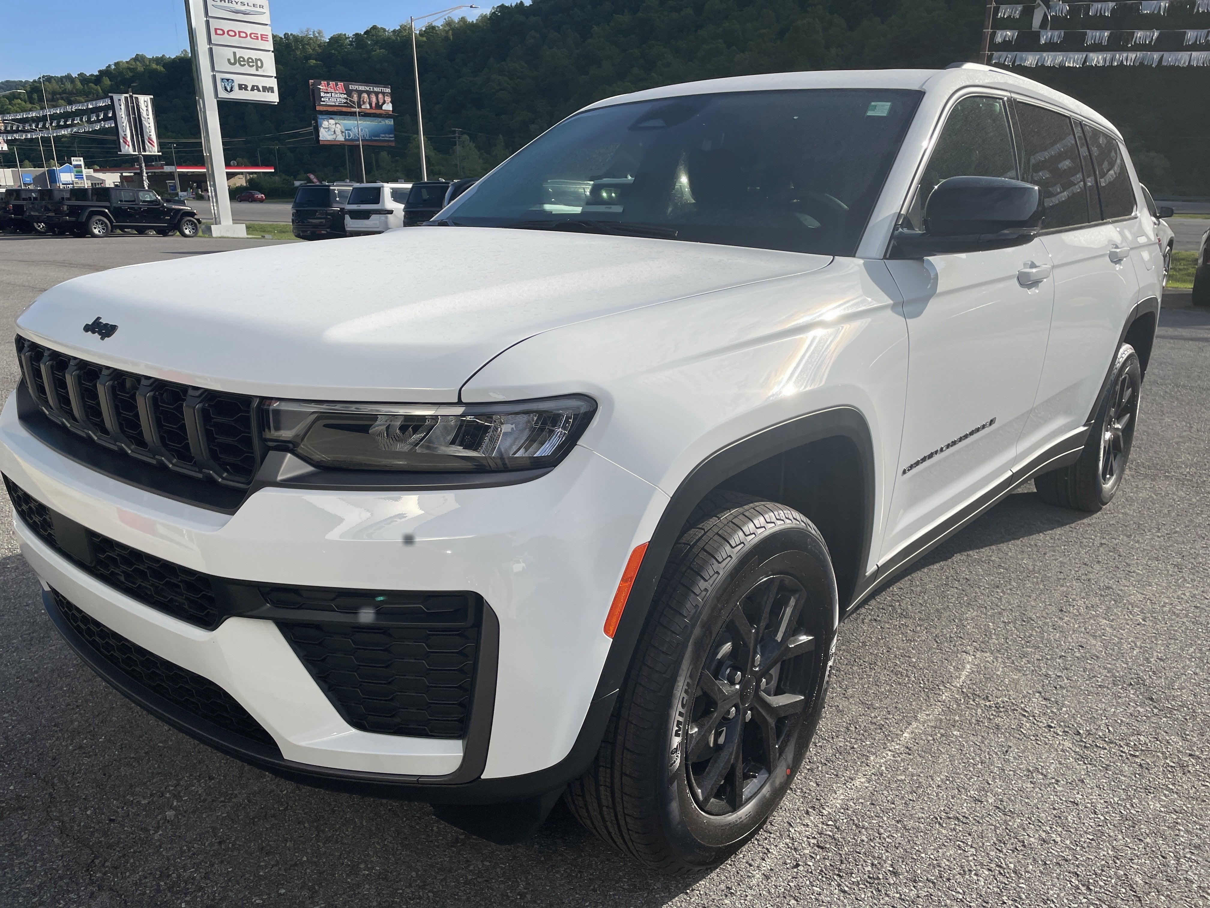 2026 Jeep Grand Cherokee GRAND CHEROKEE L LAREDO ALTITUDE 4X4