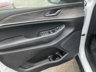 2027 Jeep Grand Cherokee Laredo Altitude