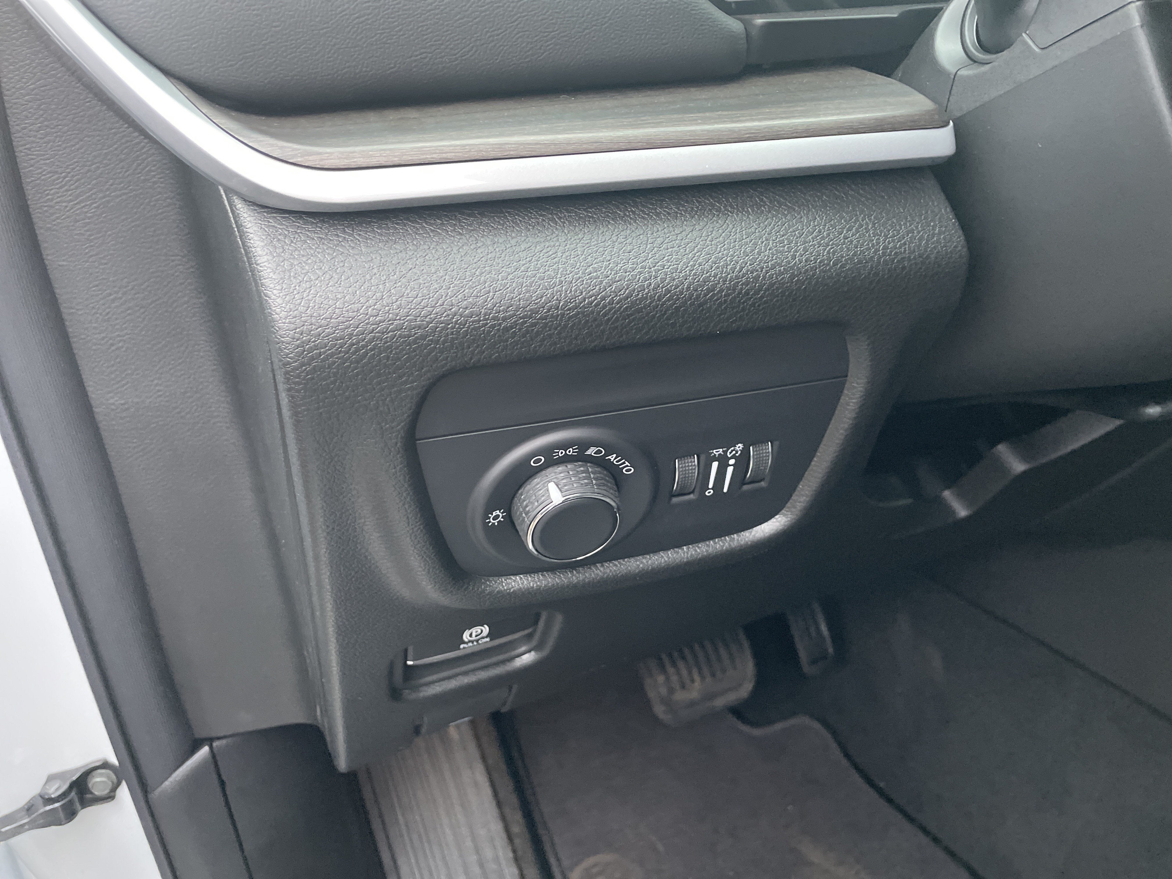 2027 Jeep Grand Cherokee Laredo Altitude