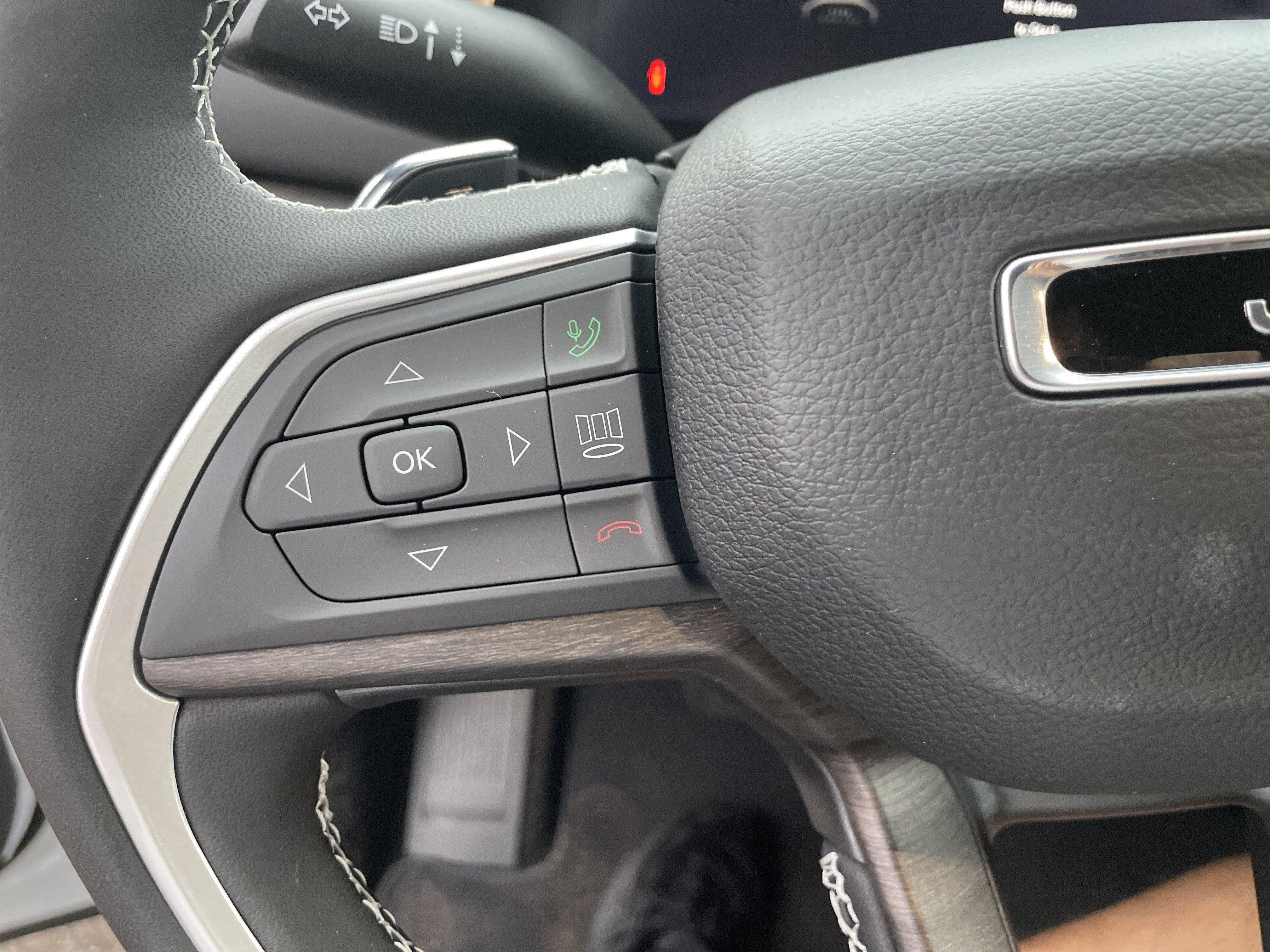 2027 Jeep Grand Cherokee Laredo Altitude