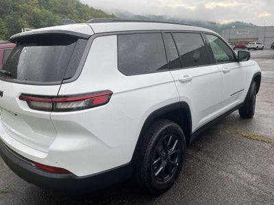 2027 Jeep Grand Cherokee Laredo Altitude