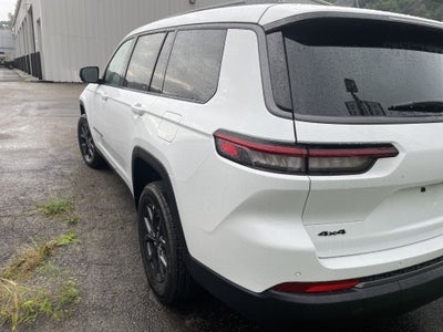 2027 Jeep Grand Cherokee Laredo Altitude