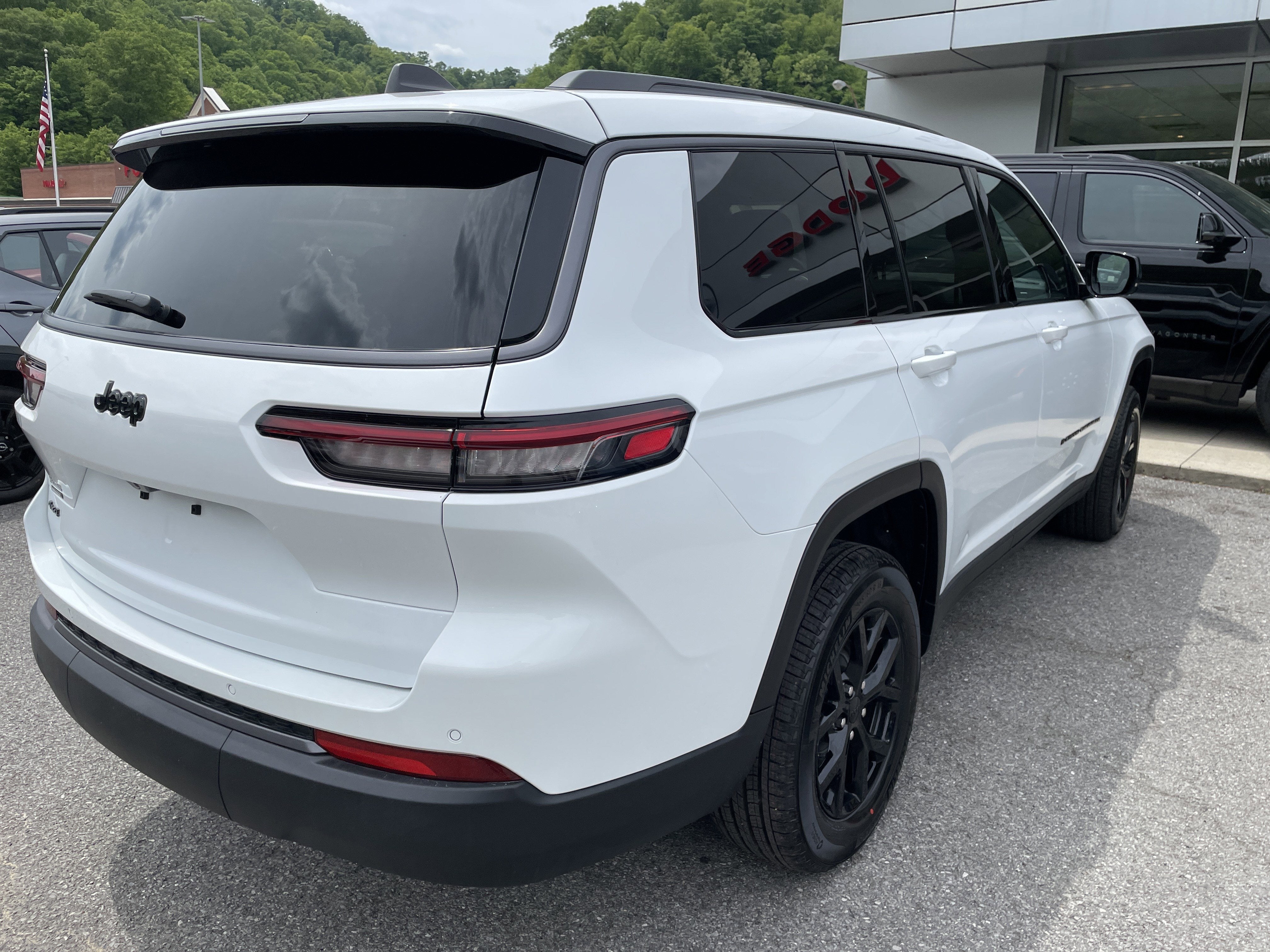 2026 Jeep Grand Cherokee GRAND CHEROKEE L LAREDO ALTITUDE 4X4
