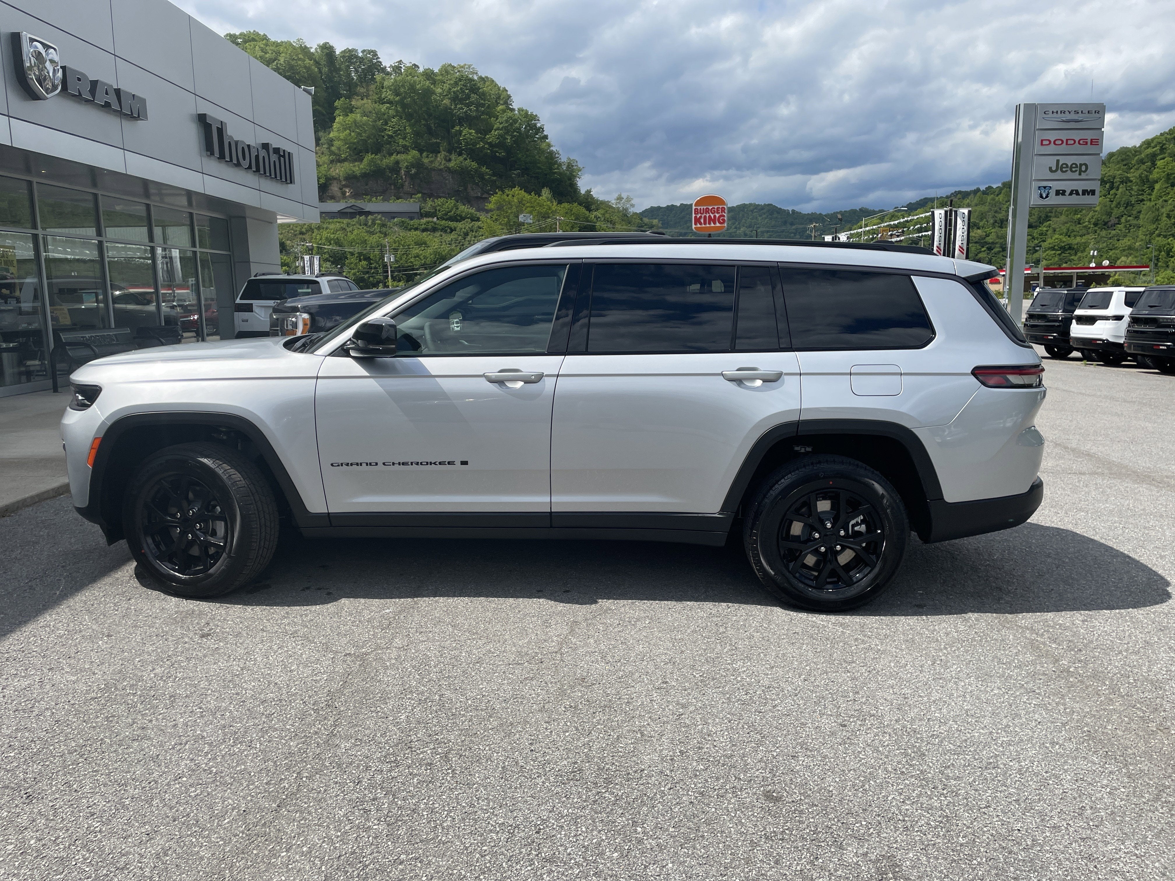 2026 Jeep Grand Cherokee GRAND CHEROKEE L LAREDO ALTITUDE 4X4