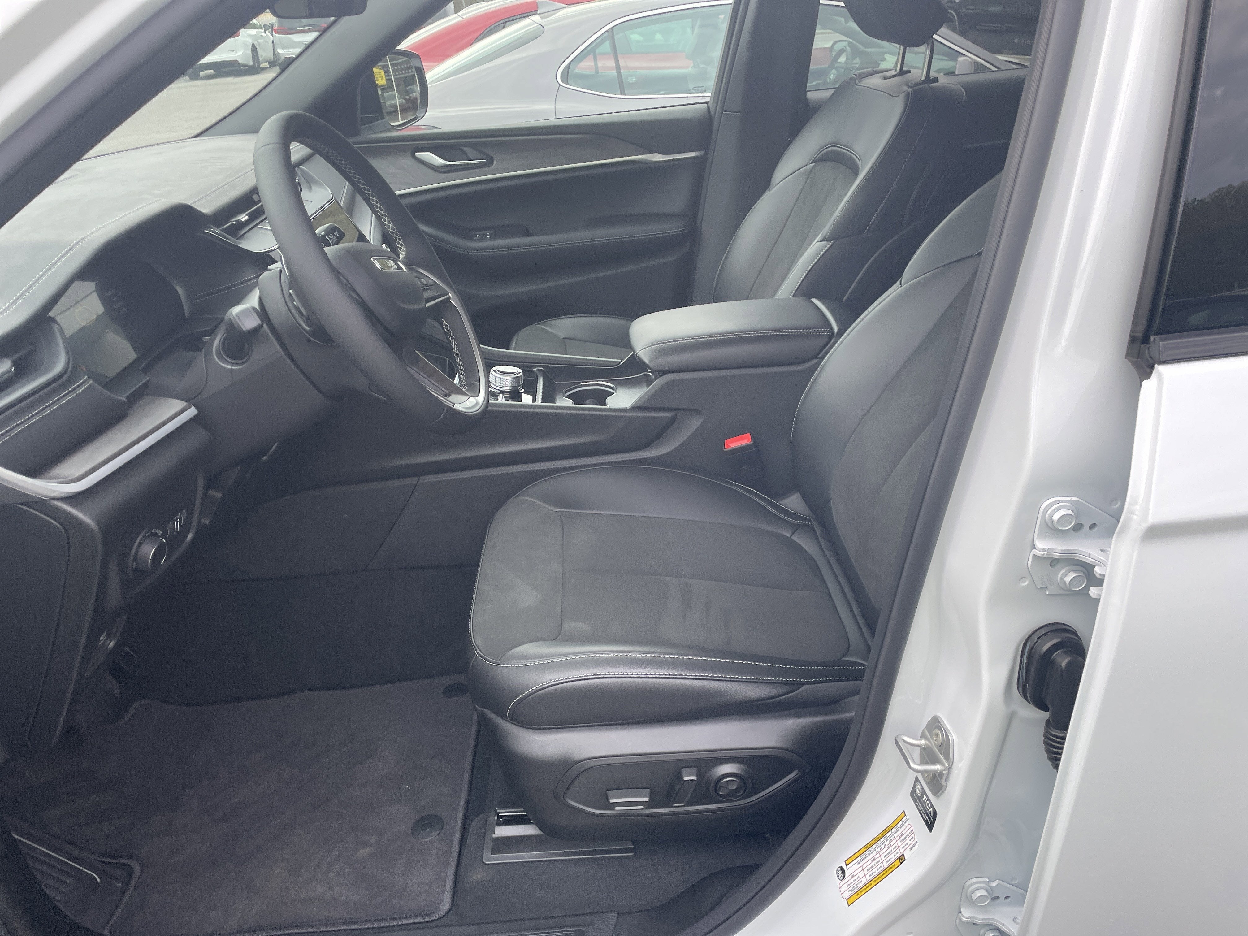 2026 Jeep Grand Cherokee GRAND CHEROKEE L LAREDO ALTITUDE 4X4