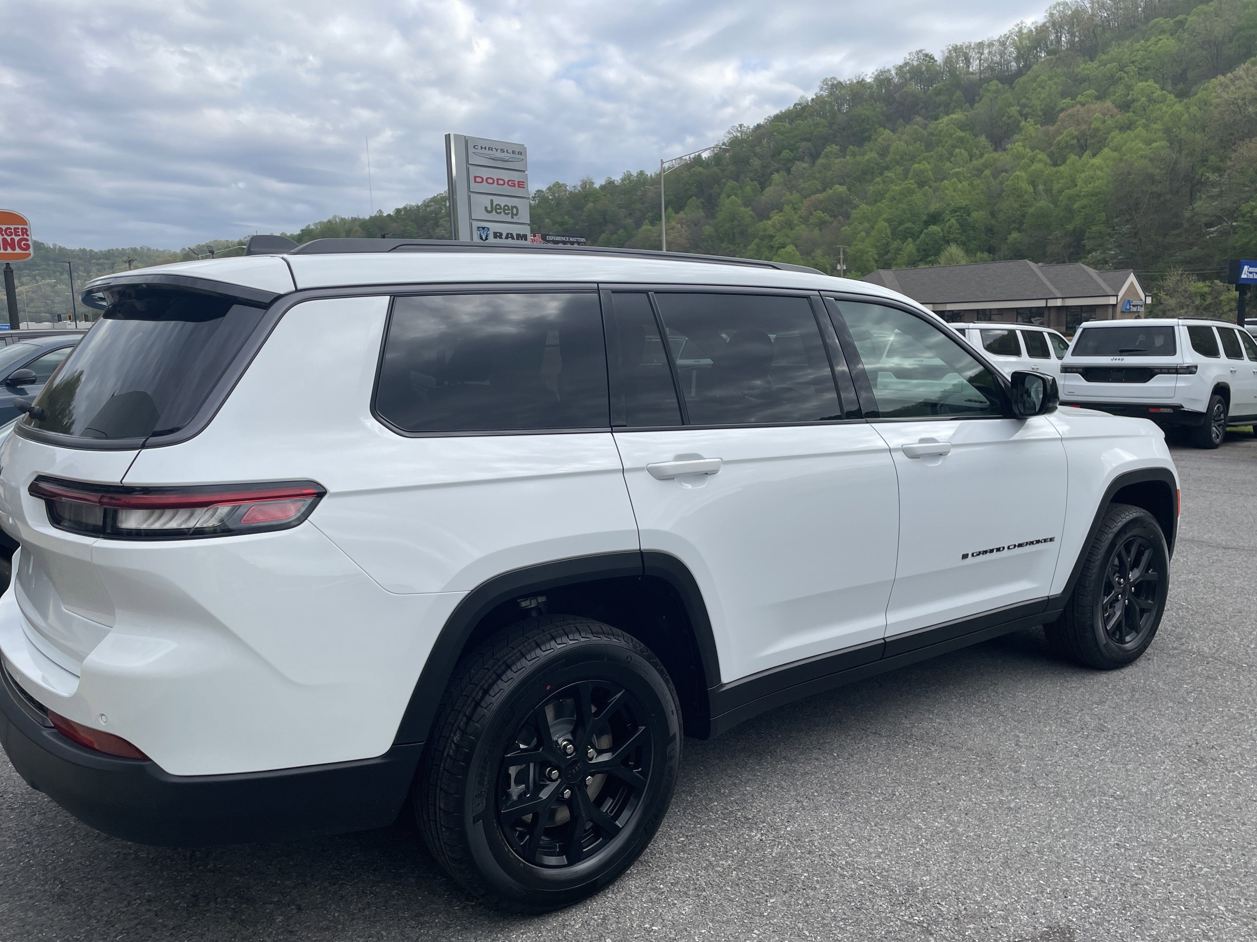 2026 Jeep Grand Cherokee GRAND CHEROKEE L LAREDO ALTITUDE 4X4