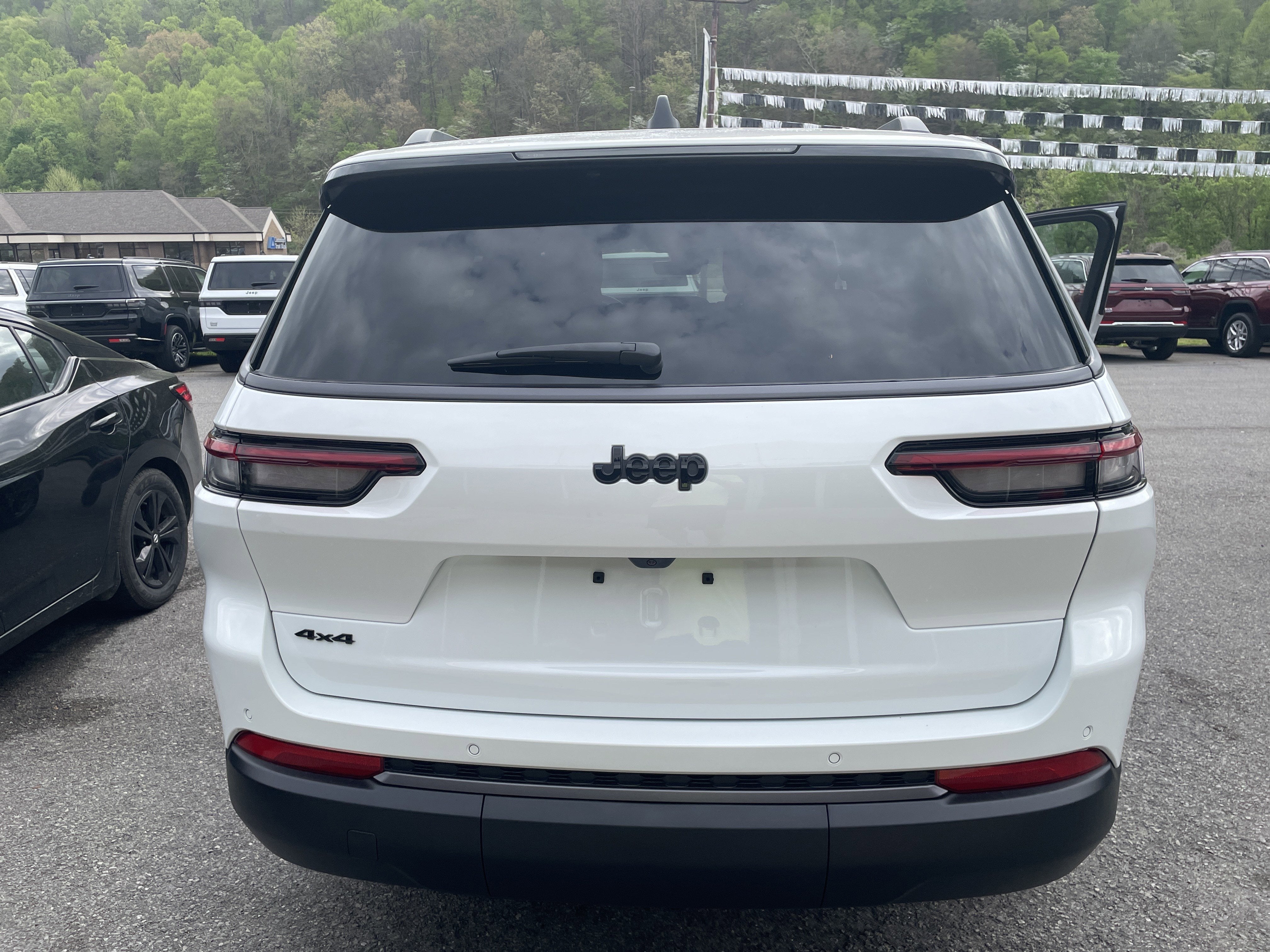 2026 Jeep Grand Cherokee GRAND CHEROKEE L LAREDO ALTITUDE 4X4