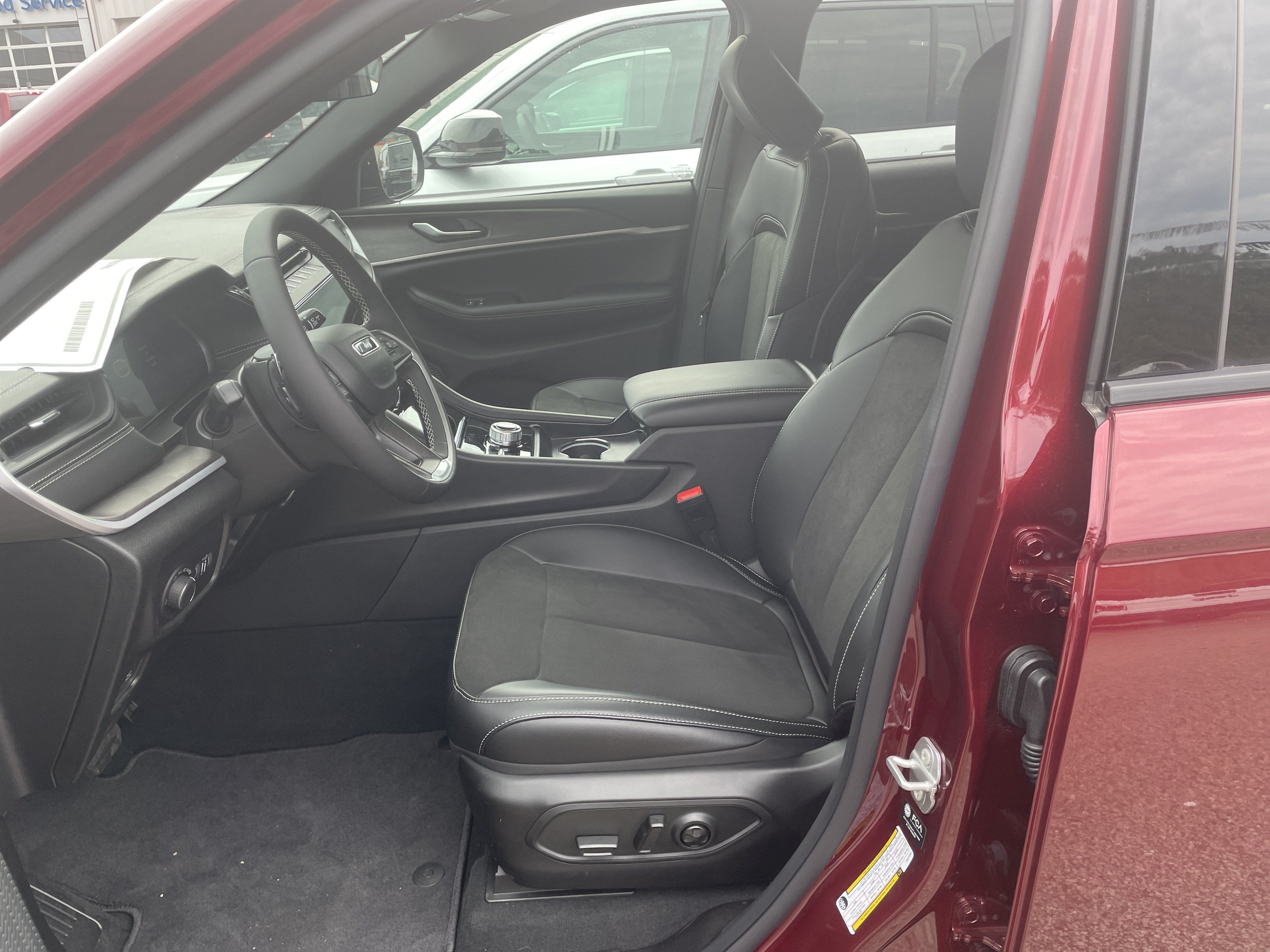2026 Jeep Grand Cherokee GRAND CHEROKEE L LAREDO ALTITUDE 4X4