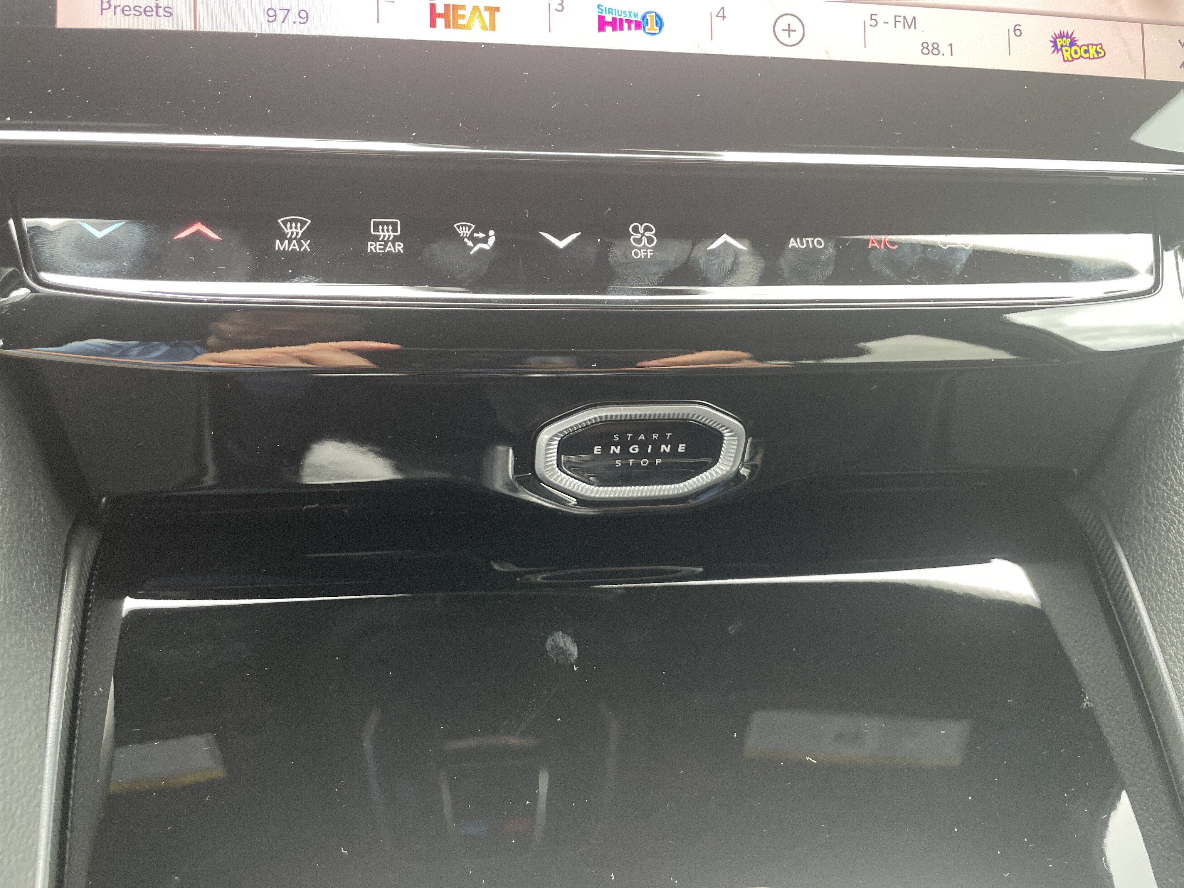 2027 Jeep Grand Cherokee GRAND CHEROKEE L LAREDO ALTITUDE 4X4