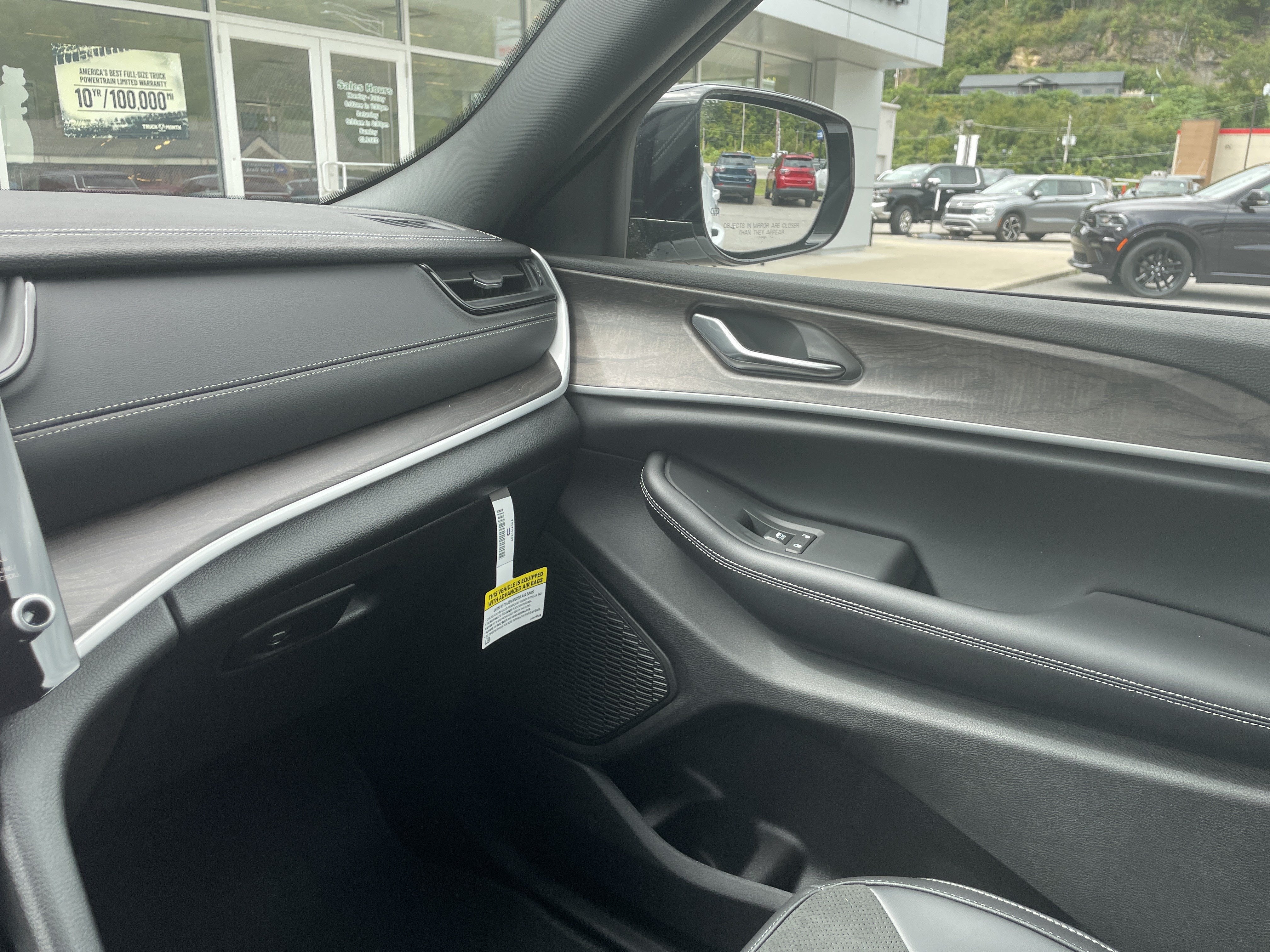2027 Jeep Grand Cherokee GRAND CHEROKEE L LAREDO ALTITUDE 4X4