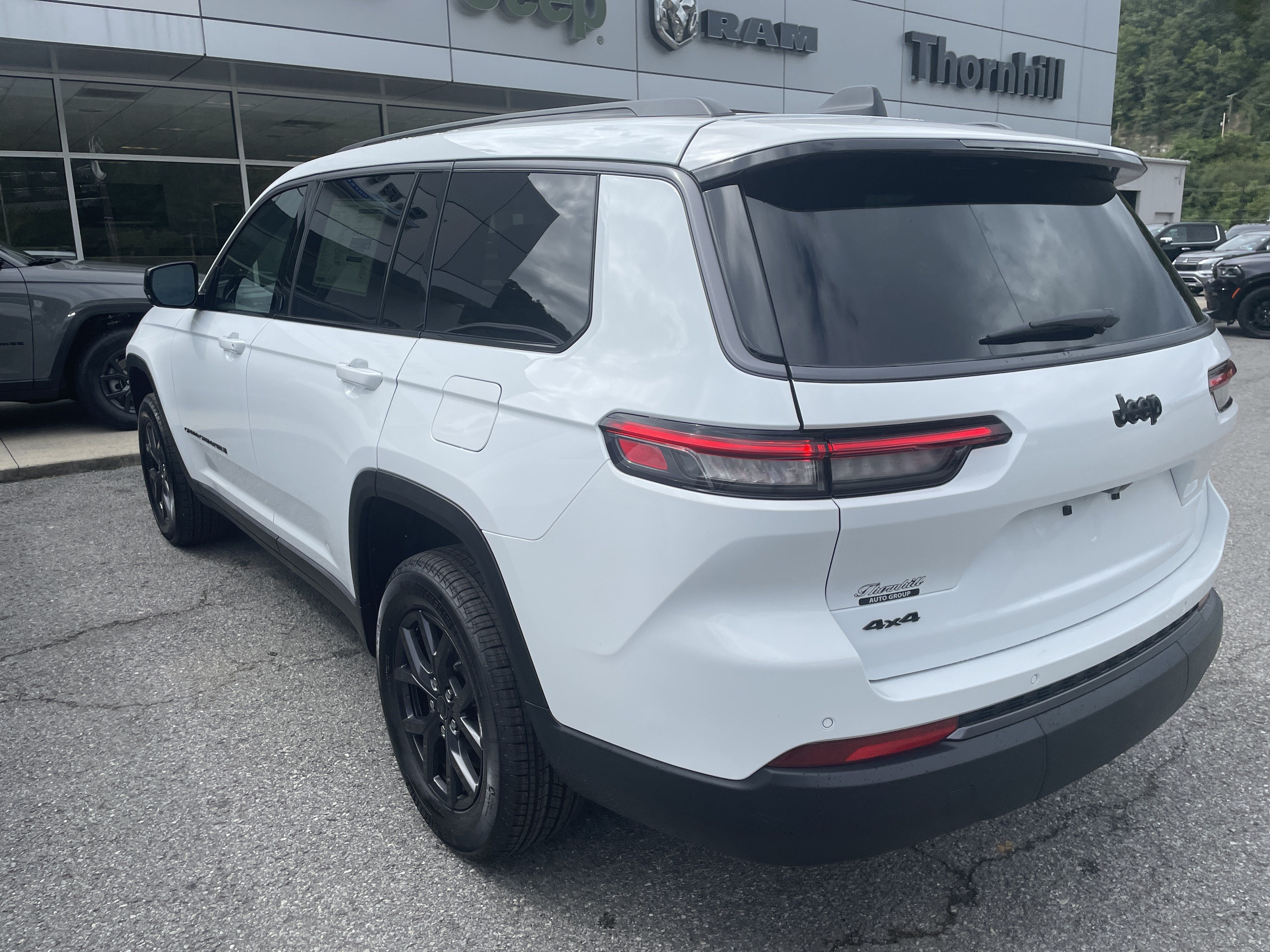 2027 Jeep Grand Cherokee GRAND CHEROKEE L LAREDO ALTITUDE 4X4