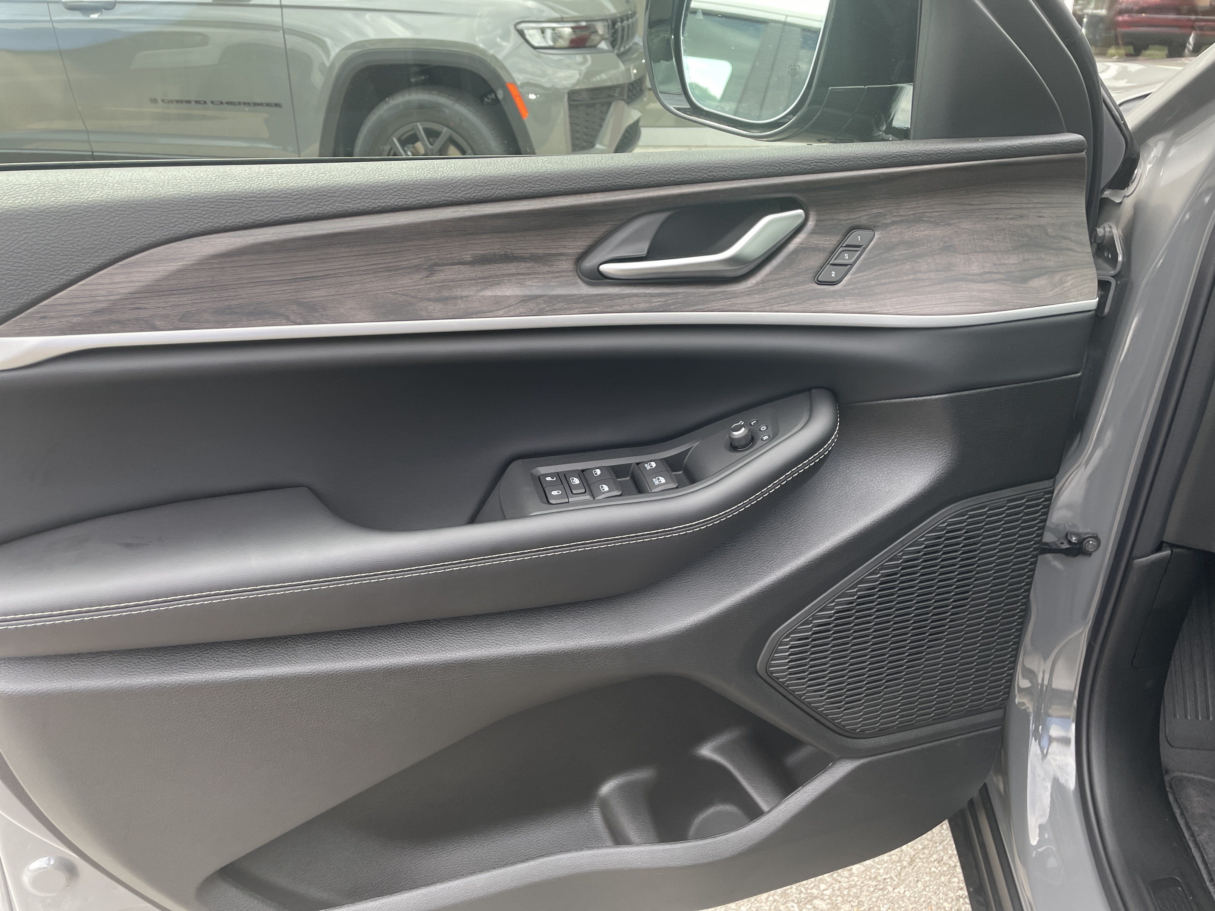 2027 Jeep Grand Cherokee GRAND CHEROKEE L LIMITED 4X4