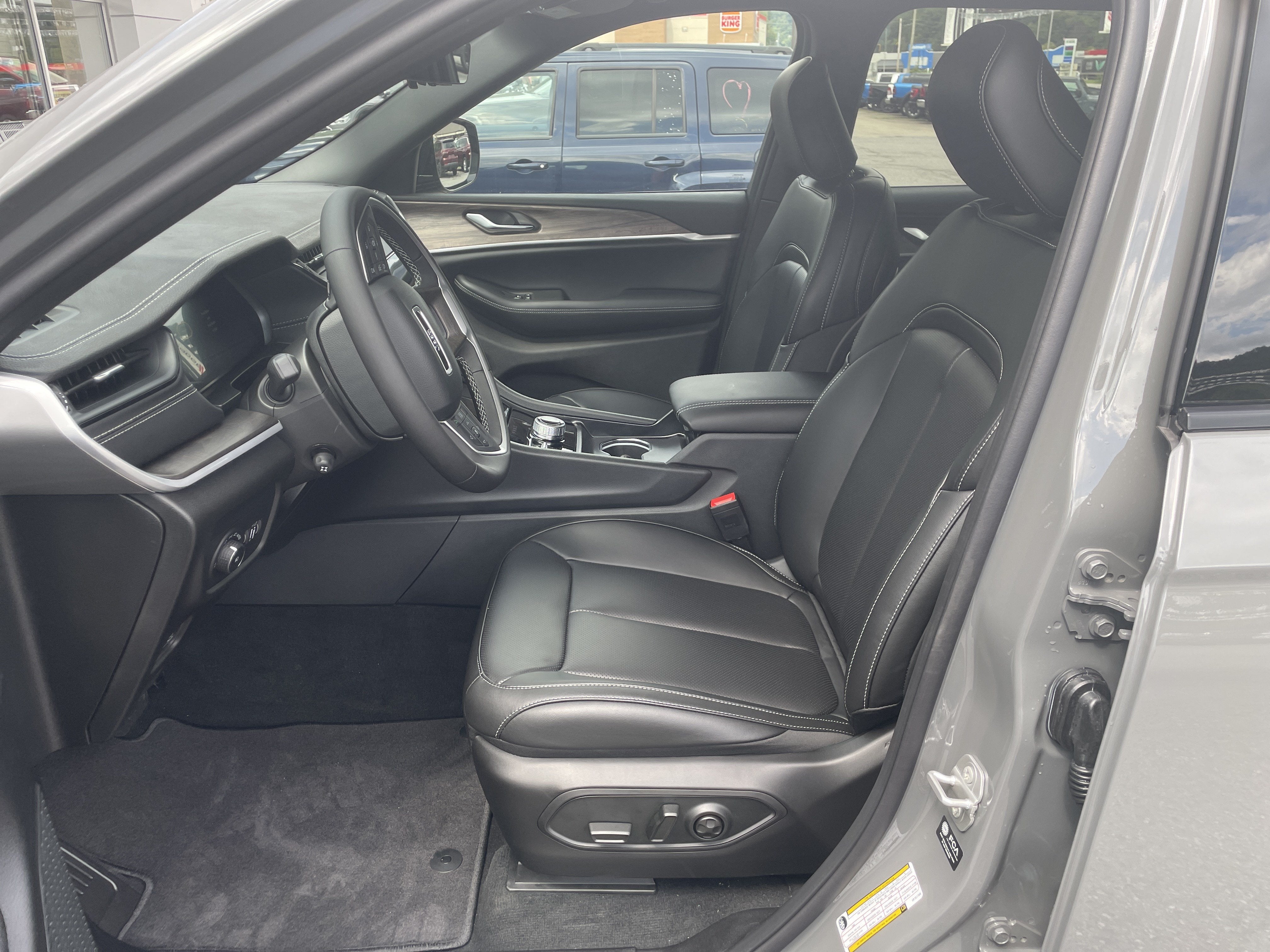 2027 Jeep Grand Cherokee GRAND CHEROKEE L LIMITED 4X4