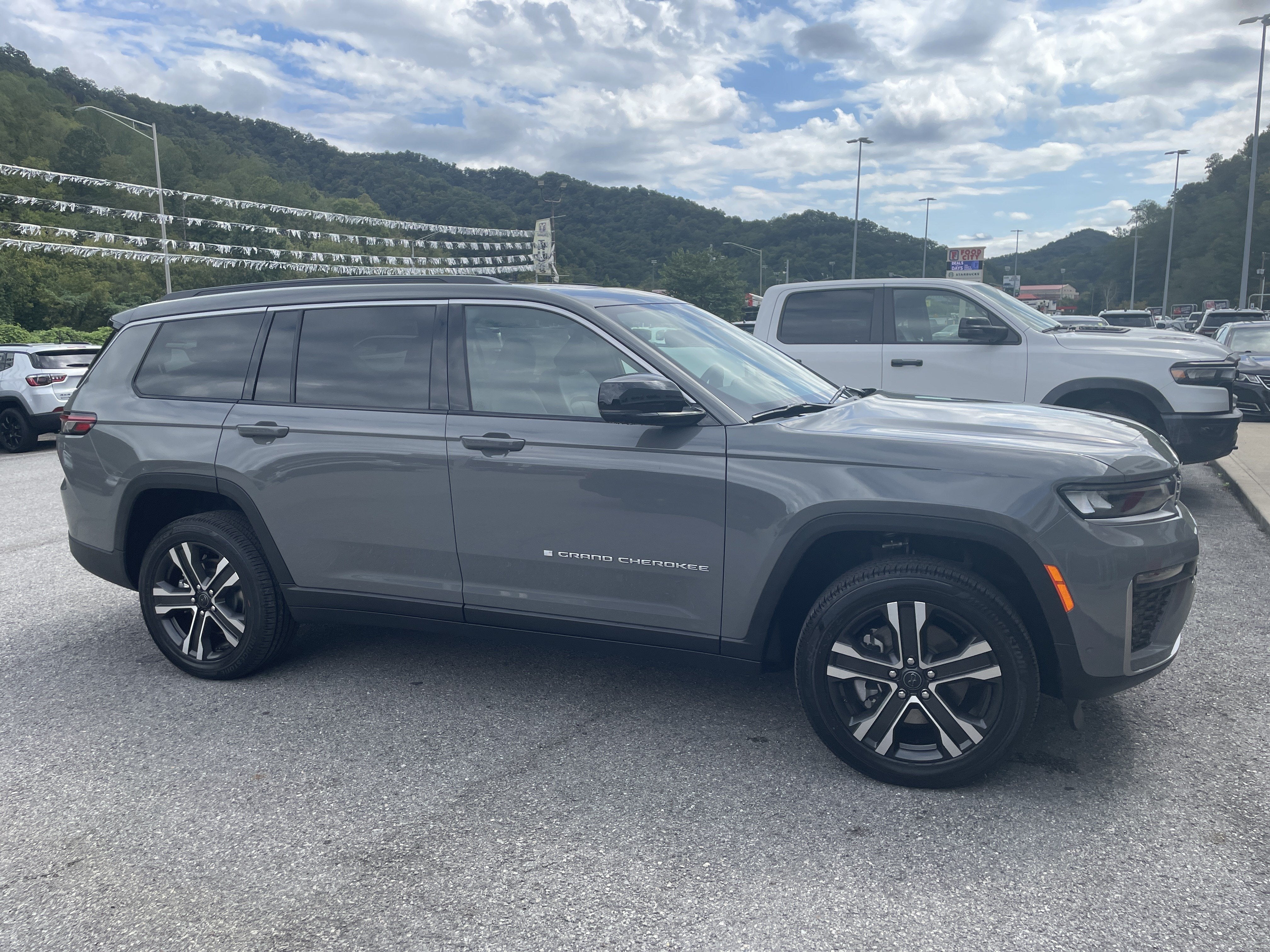 2027 Jeep Grand Cherokee GRAND CHEROKEE L LIMITED 4X4