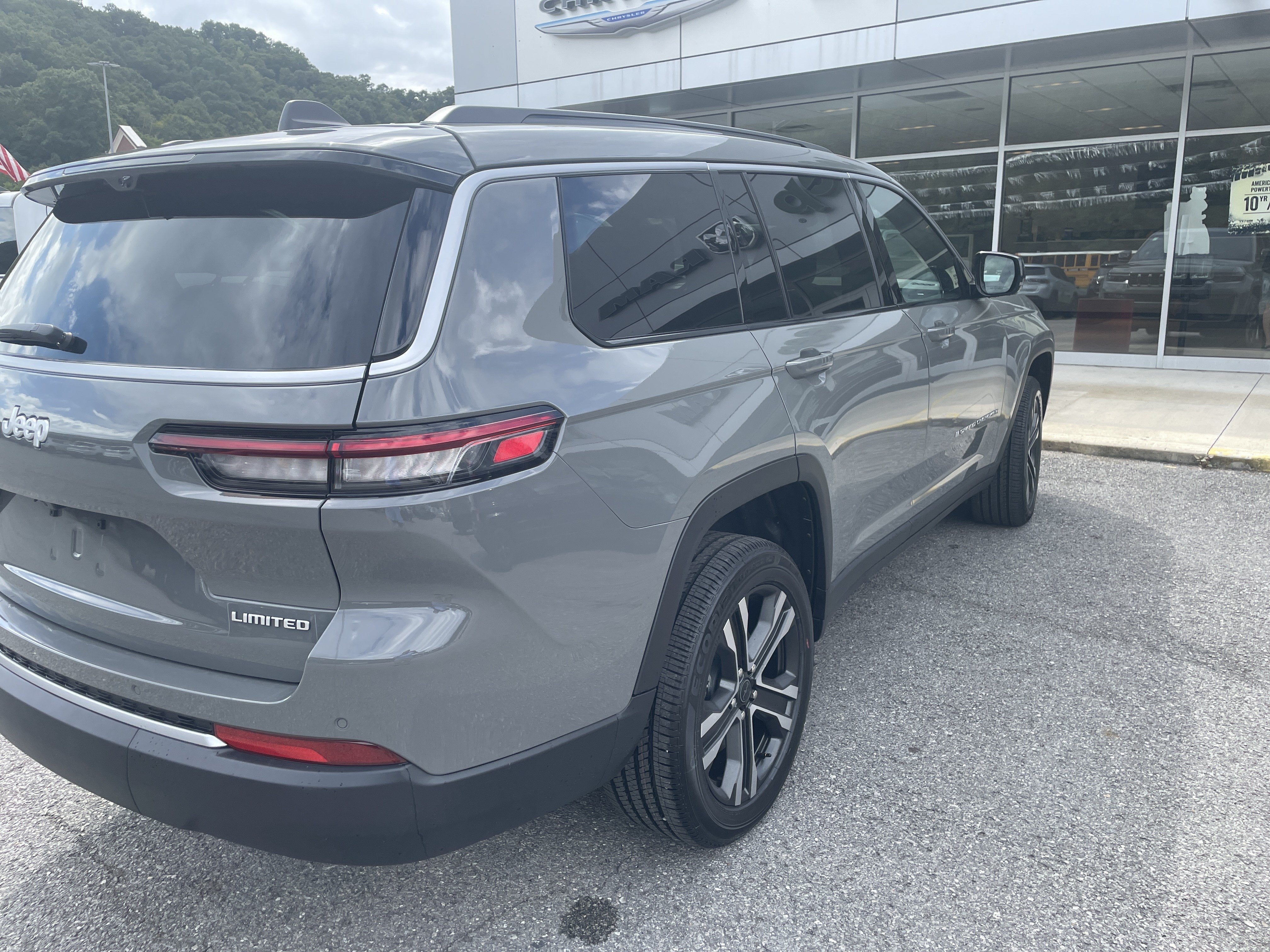 2027 Jeep Grand Cherokee GRAND CHEROKEE L LIMITED 4X4